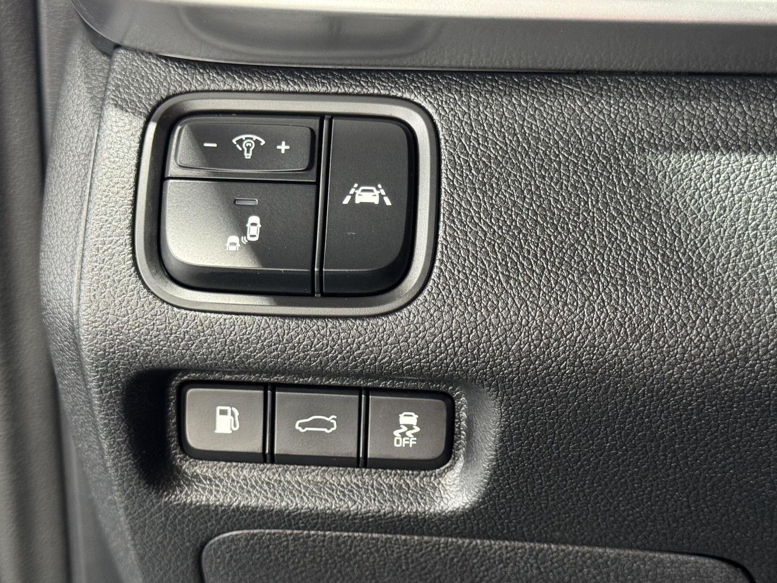 Vehicle photo 16