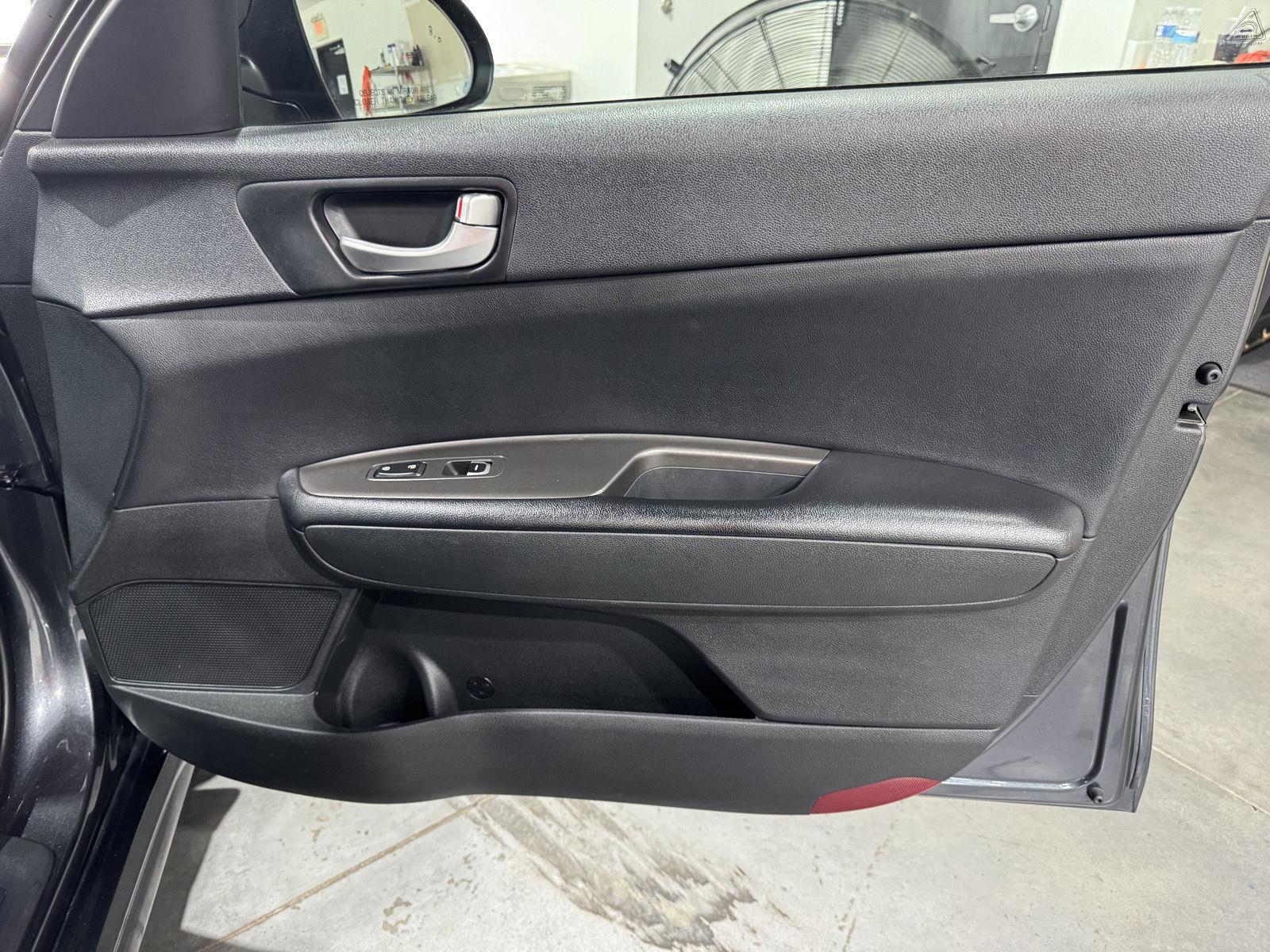 Vehicle photo 21