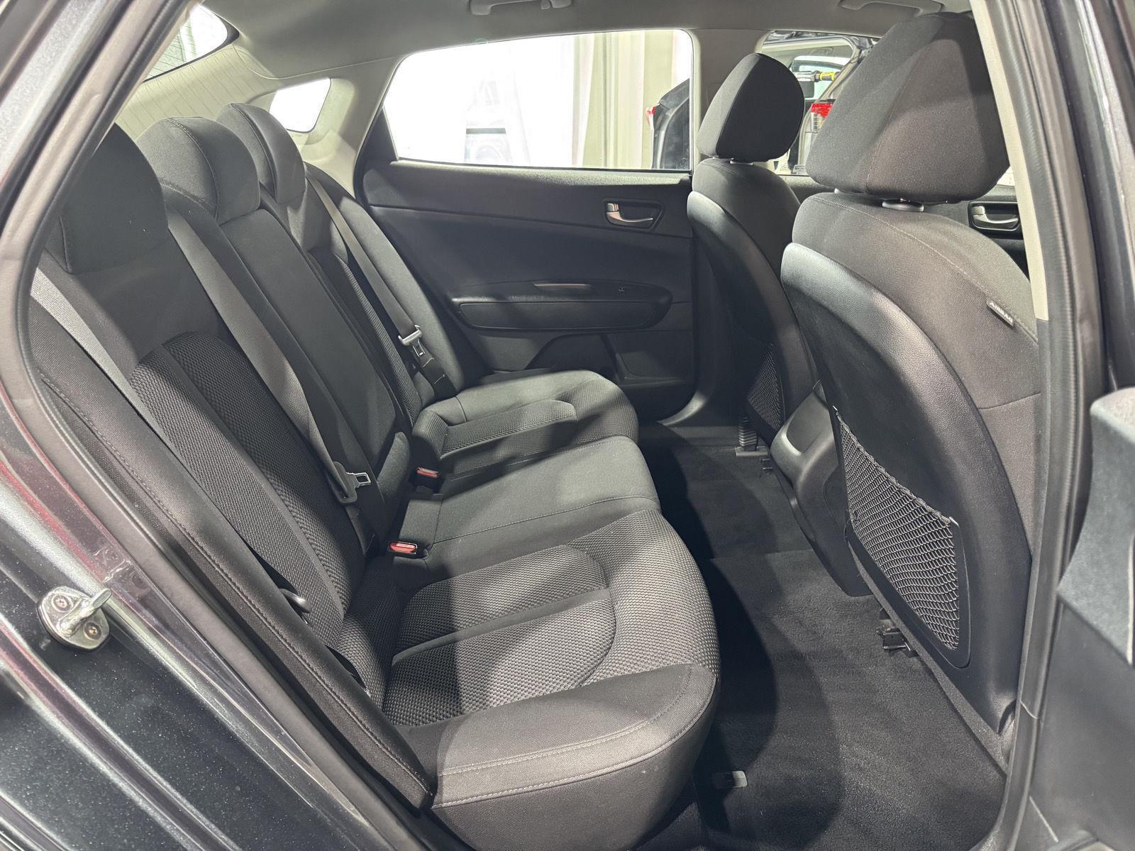 Vehicle photo 24