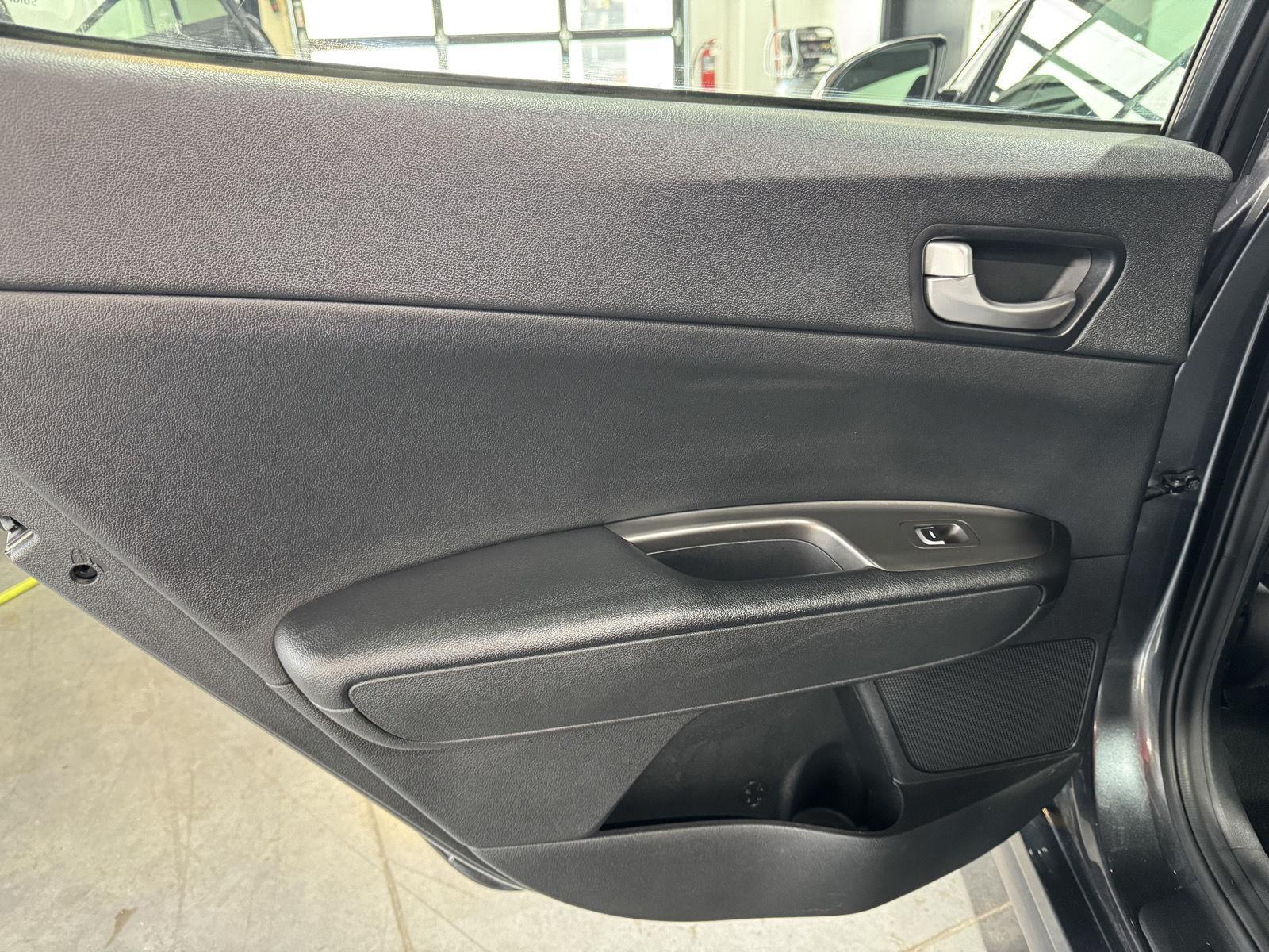 Vehicle photo 25