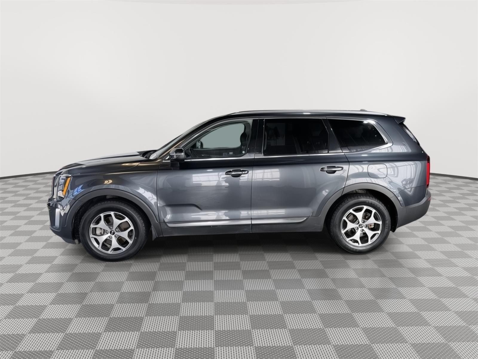 Vehicle photo 2