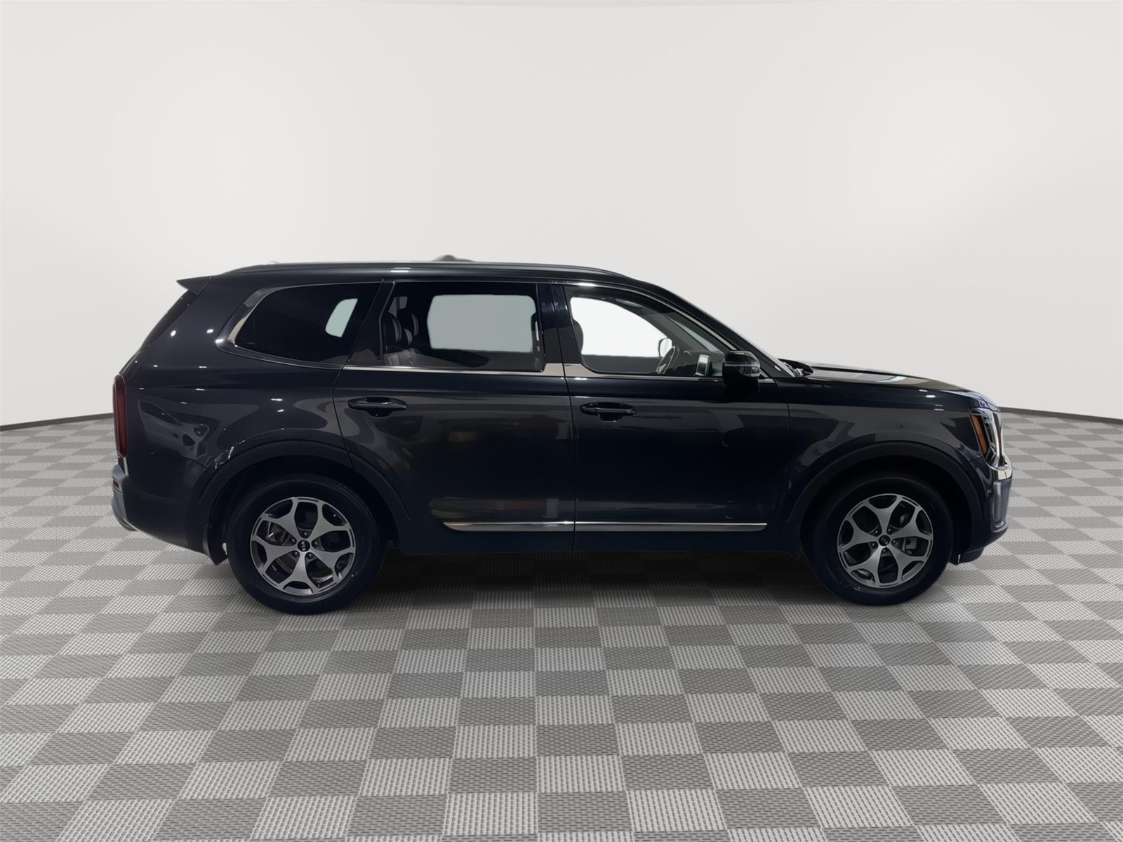 Vehicle photo 6