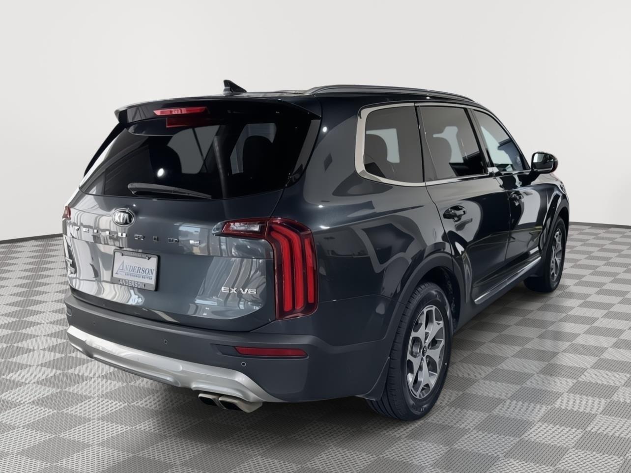 Vehicle photo 7