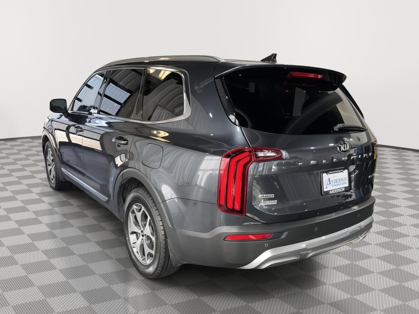 Vehicle photo 9