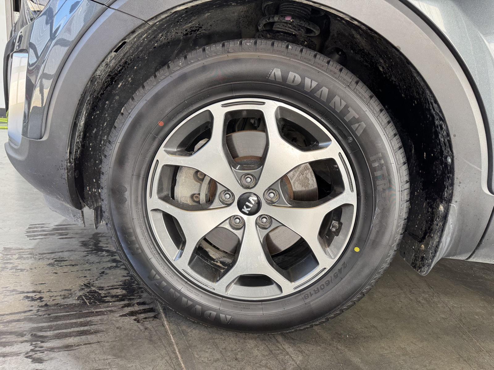 Vehicle photo 10