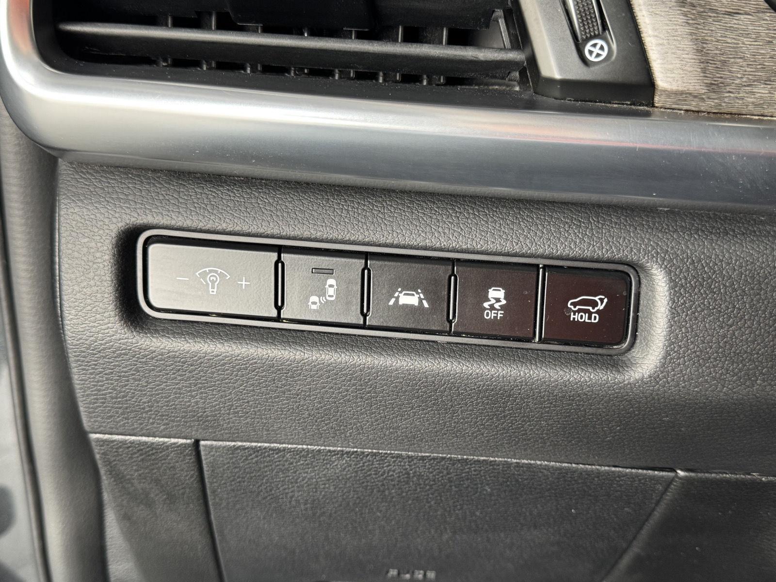 Vehicle photo 16