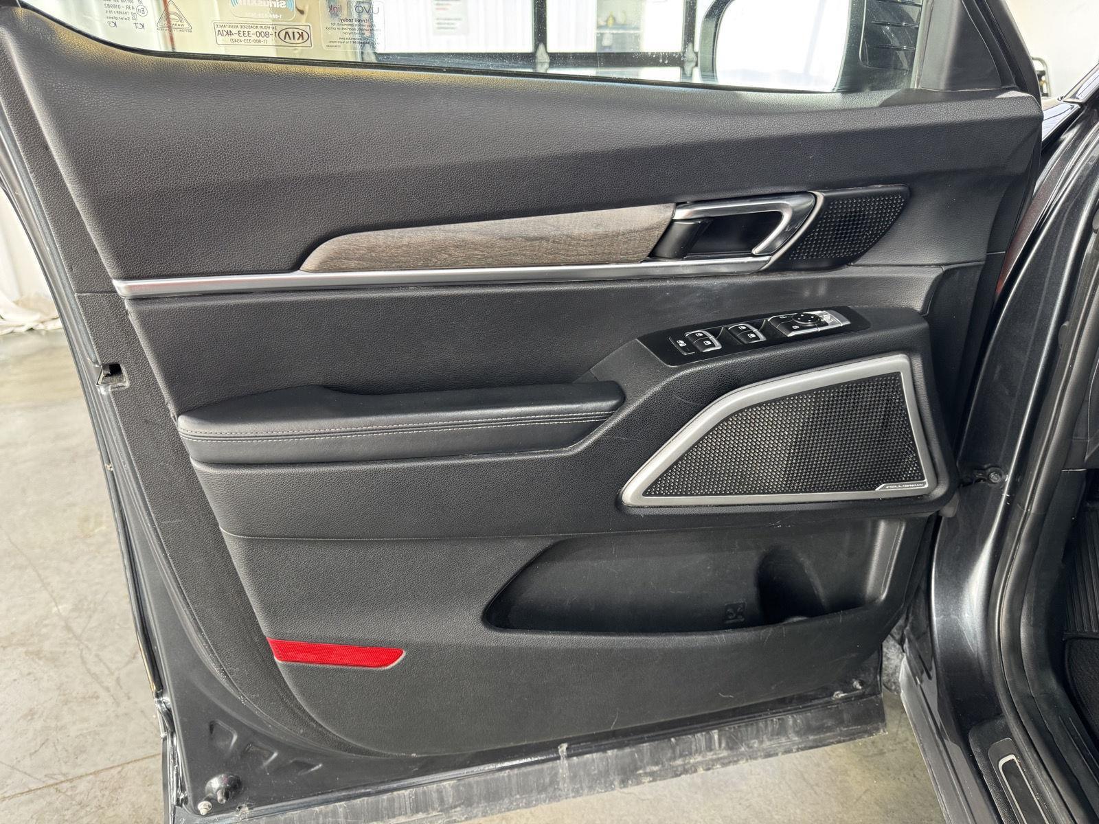 Vehicle photo 17
