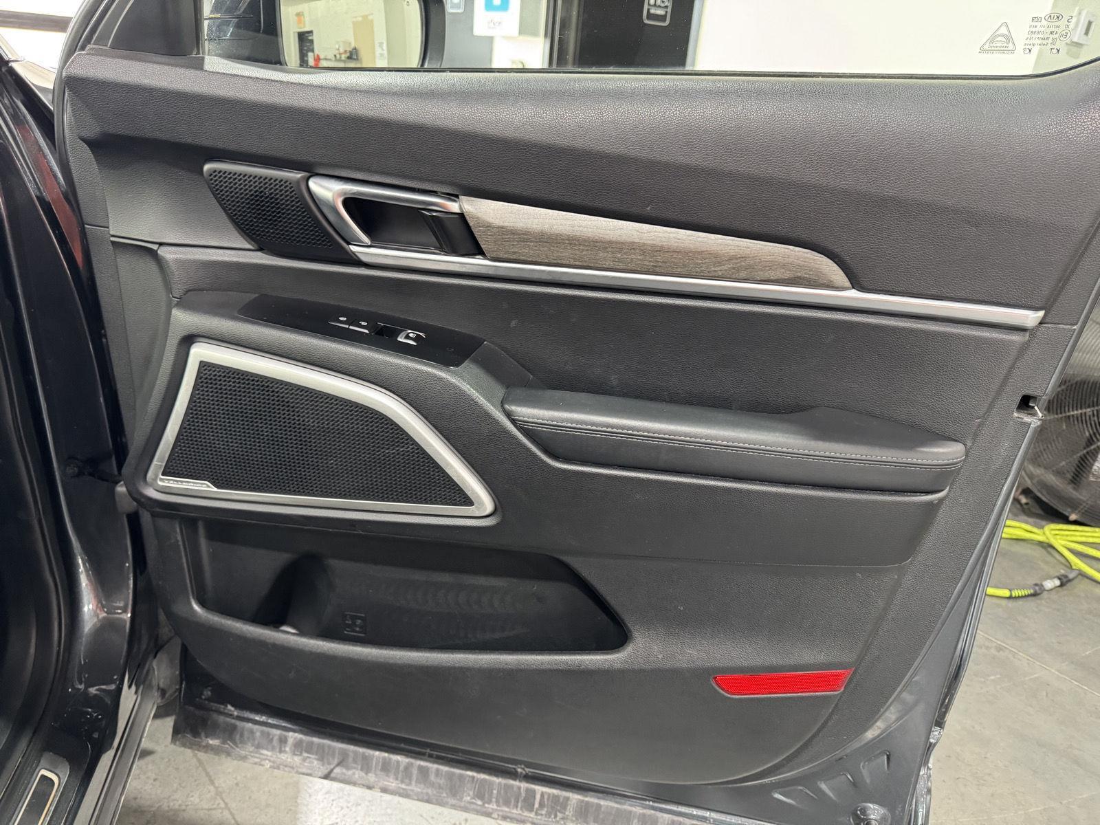 Vehicle photo 20