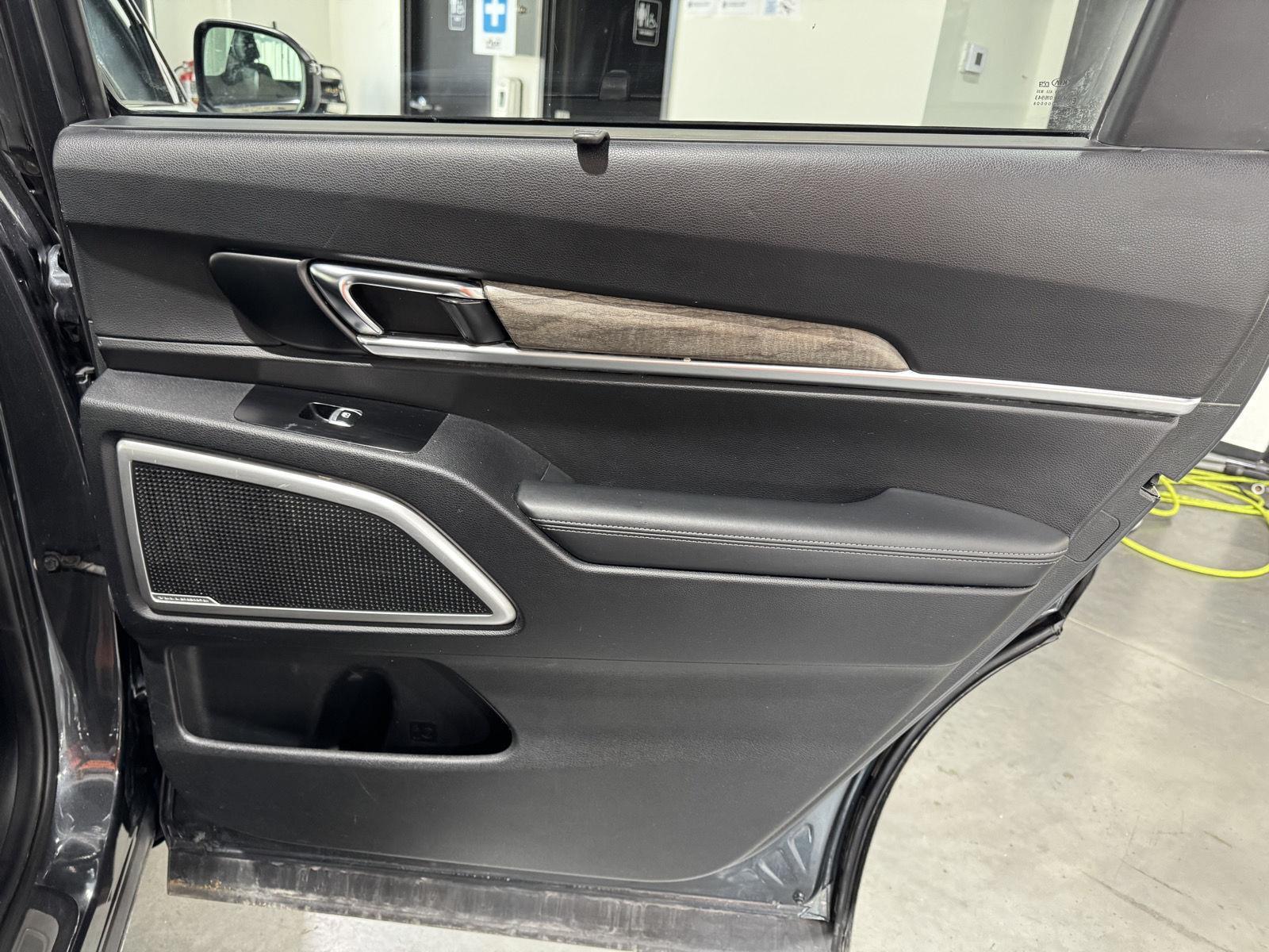 Vehicle photo 22