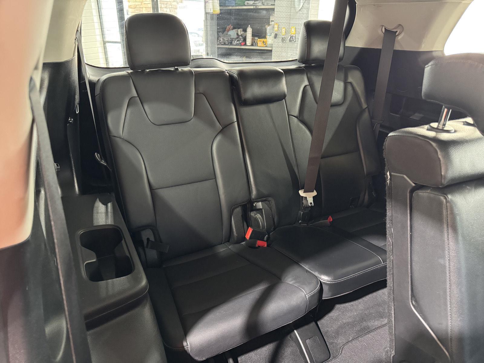 Vehicle photo 24