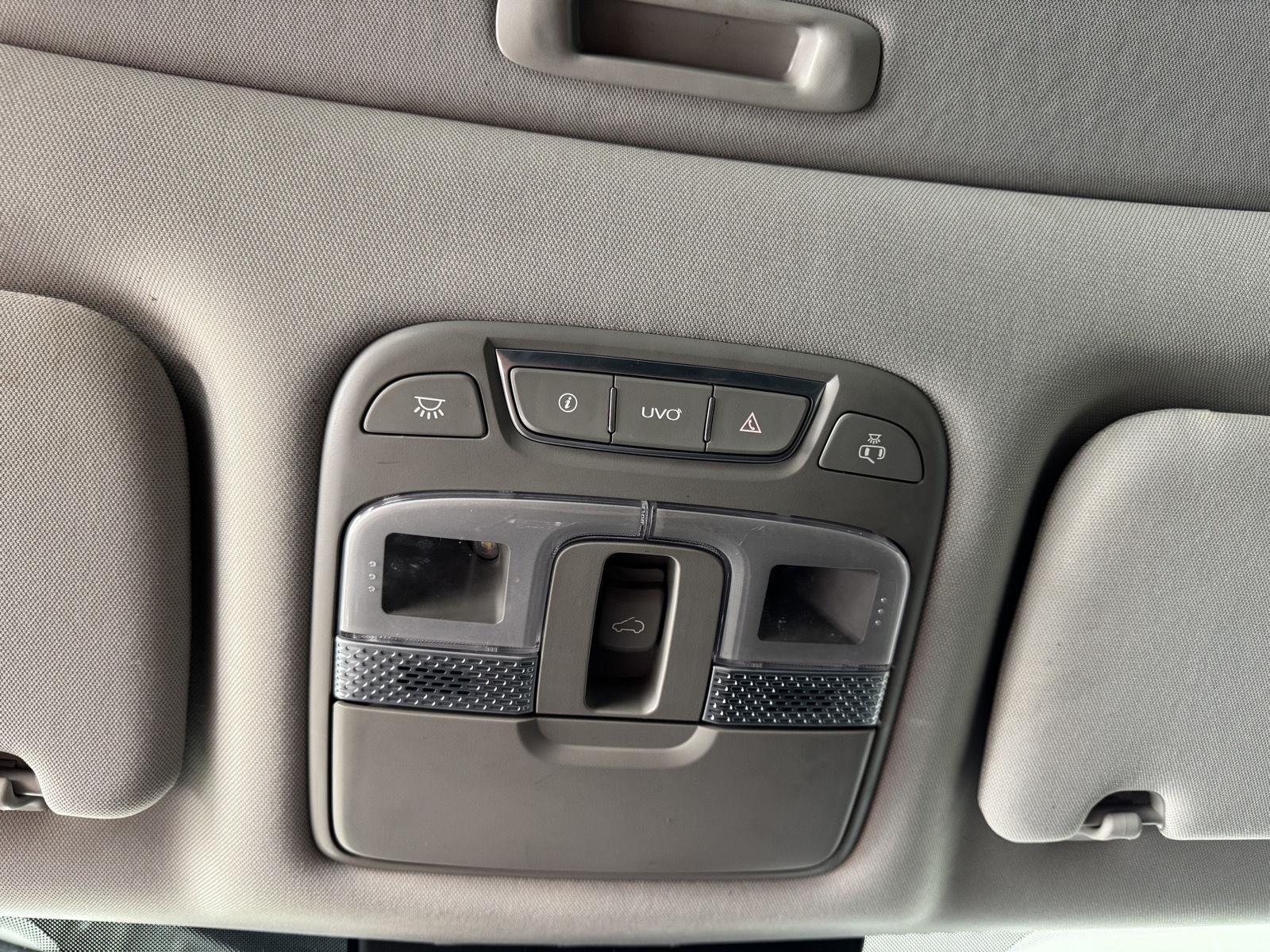 Vehicle photo 28