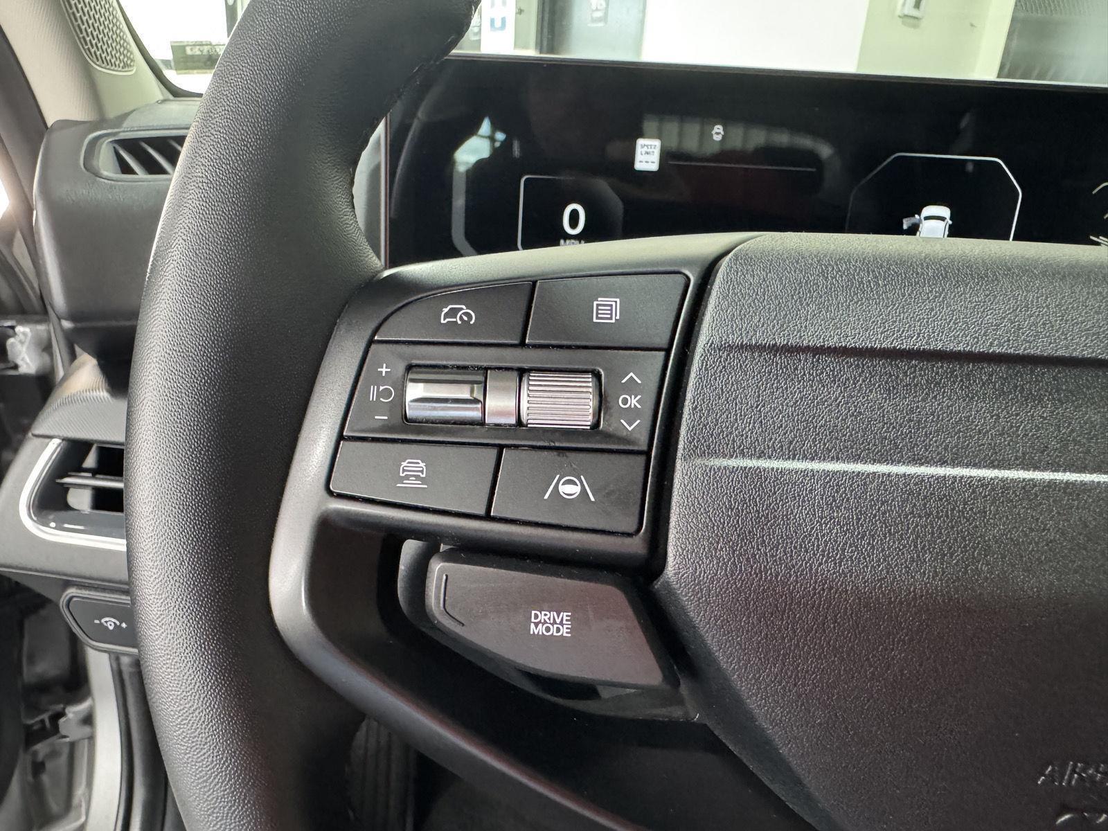 Vehicle photo 14