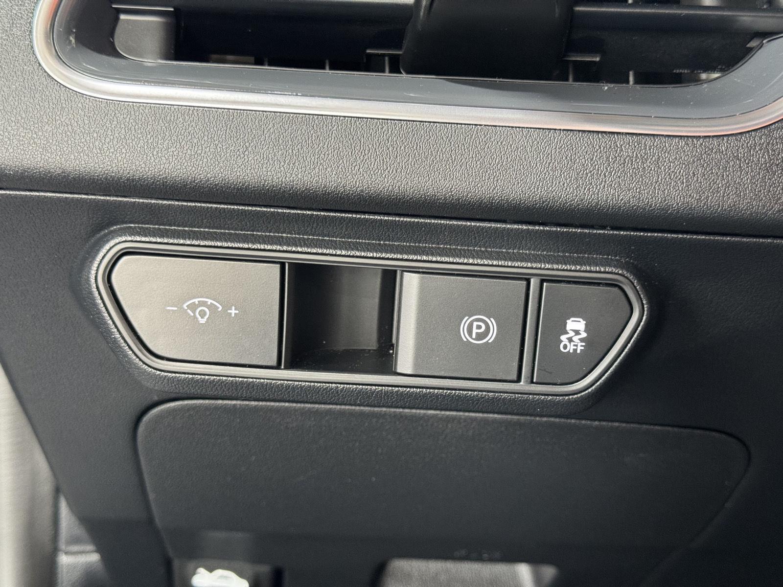 Vehicle photo 16