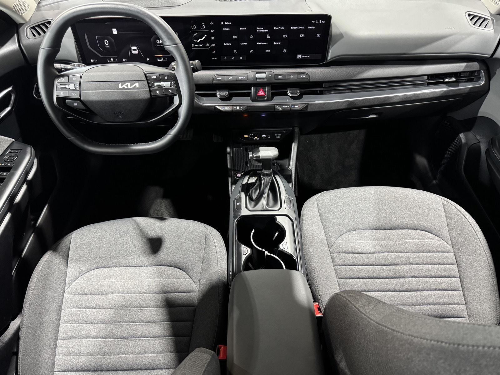 Vehicle photo 18