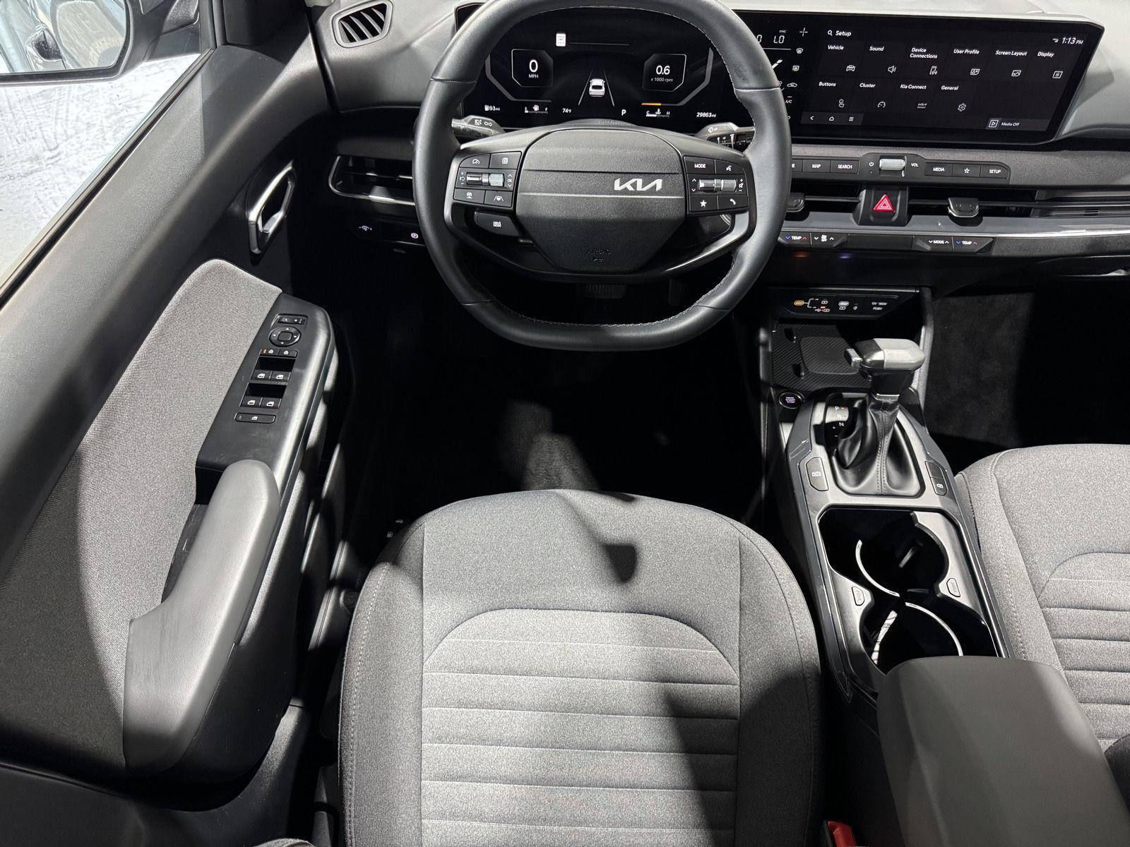 Vehicle photo 19