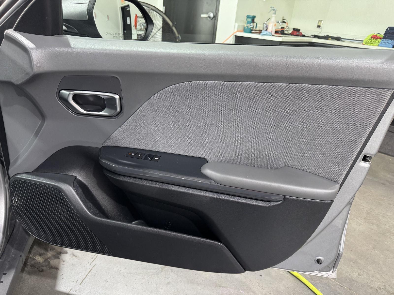 Vehicle photo 20