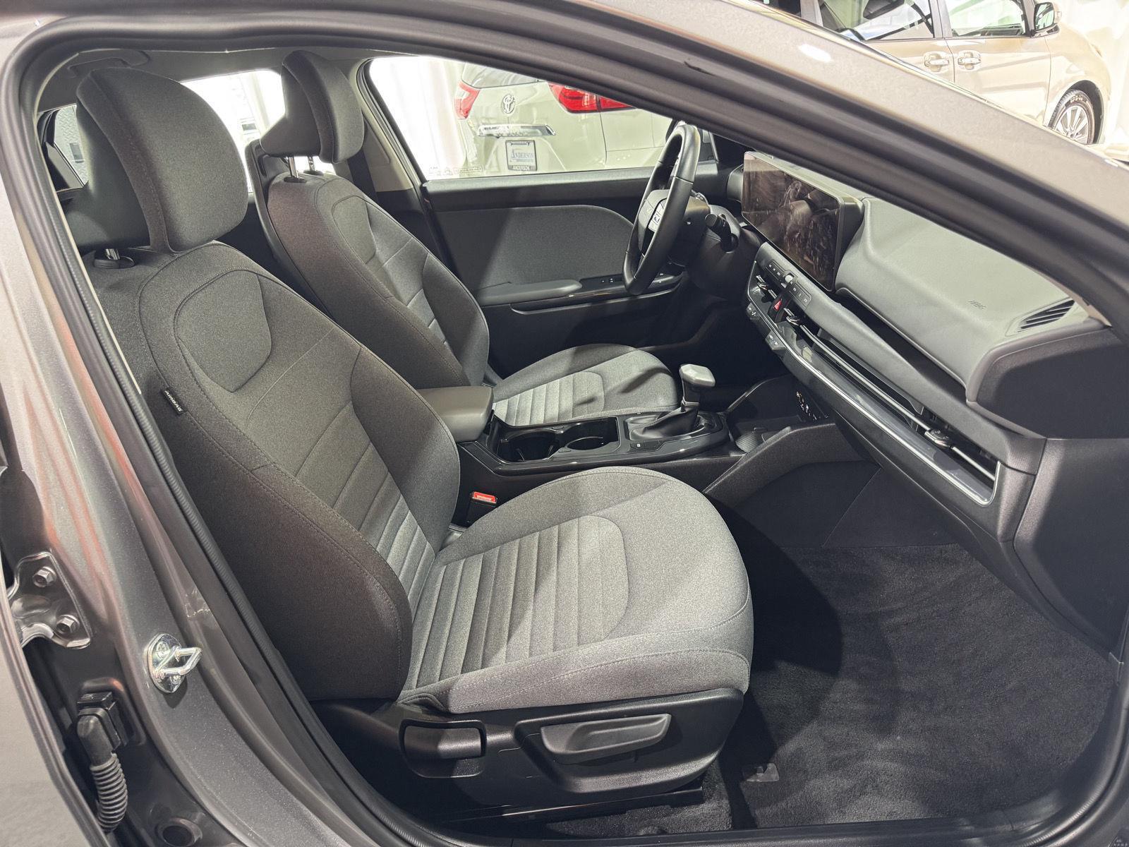 Vehicle photo 21