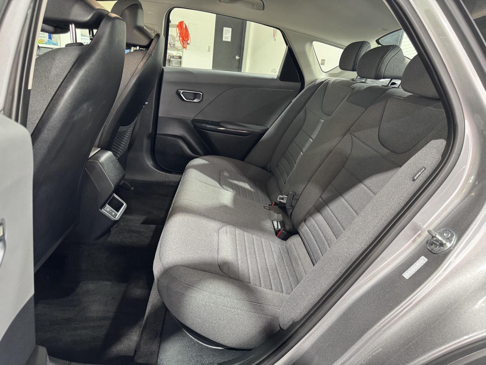Vehicle photo 25