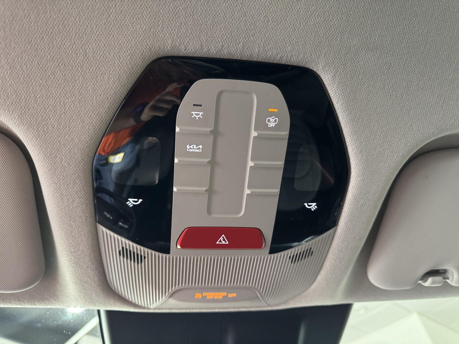 Vehicle photo 26