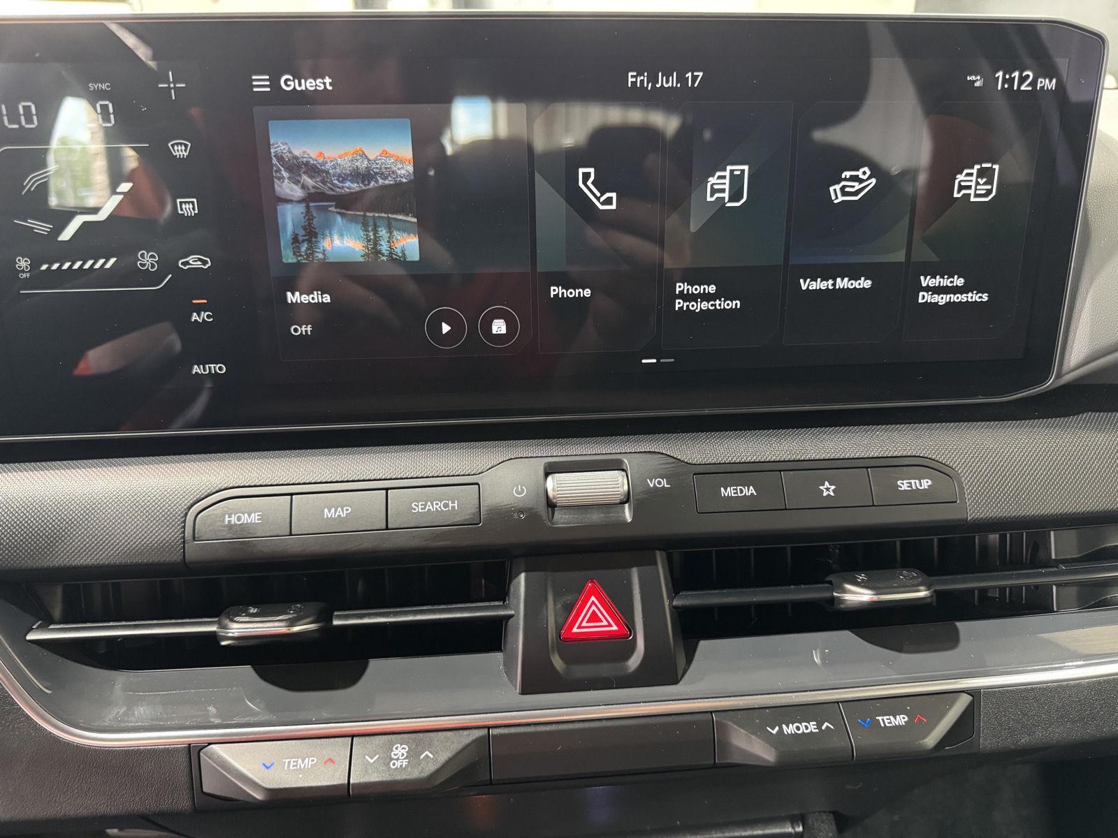 Vehicle photo 28