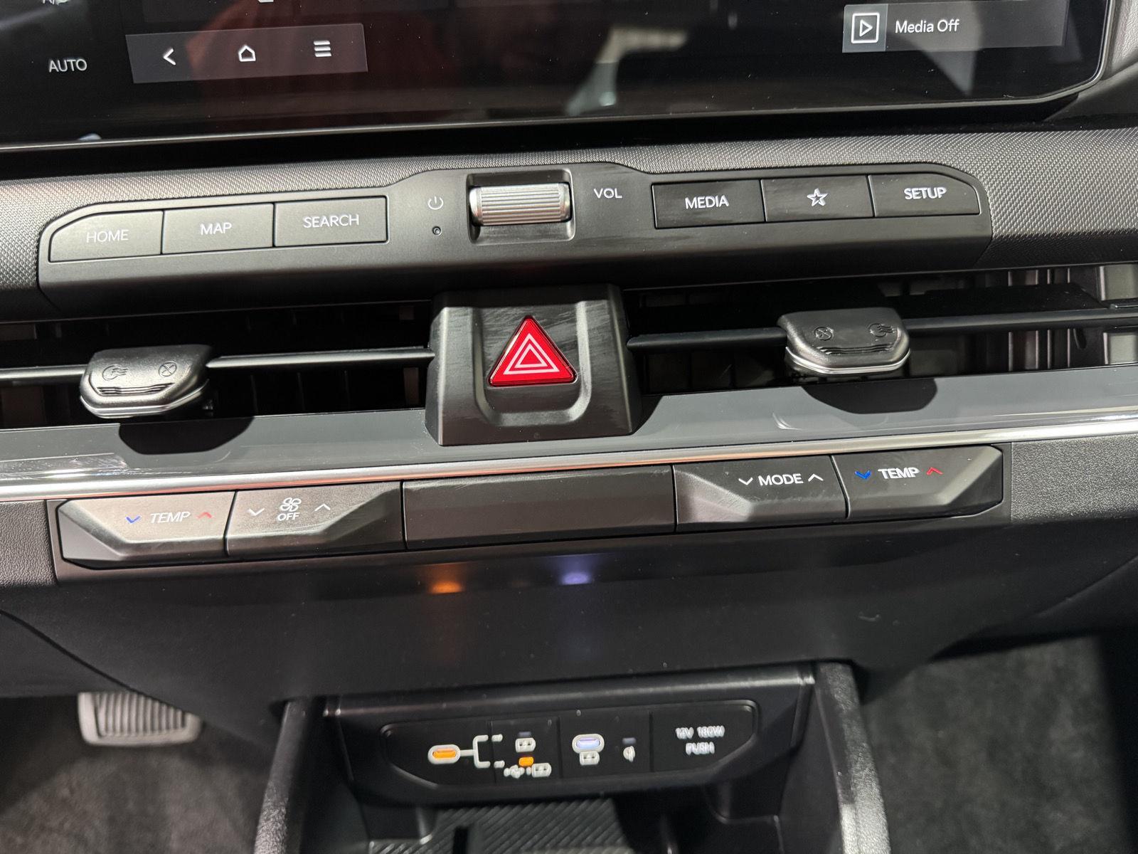 Vehicle photo 29