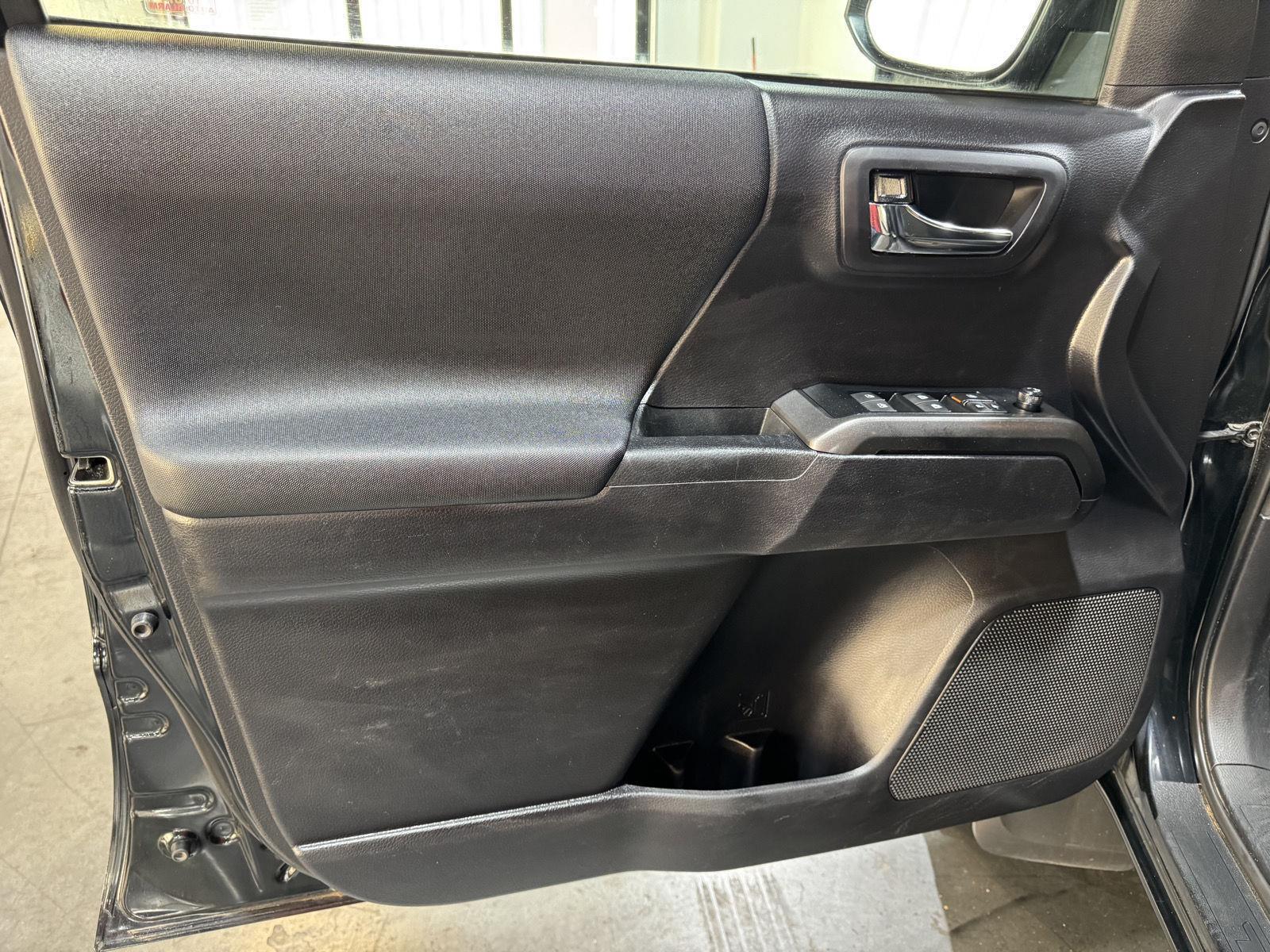 Vehicle photo 15