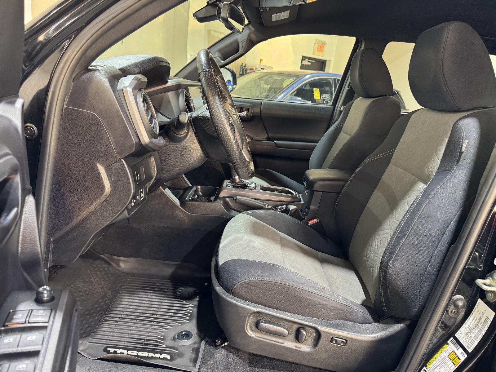 Vehicle photo 16