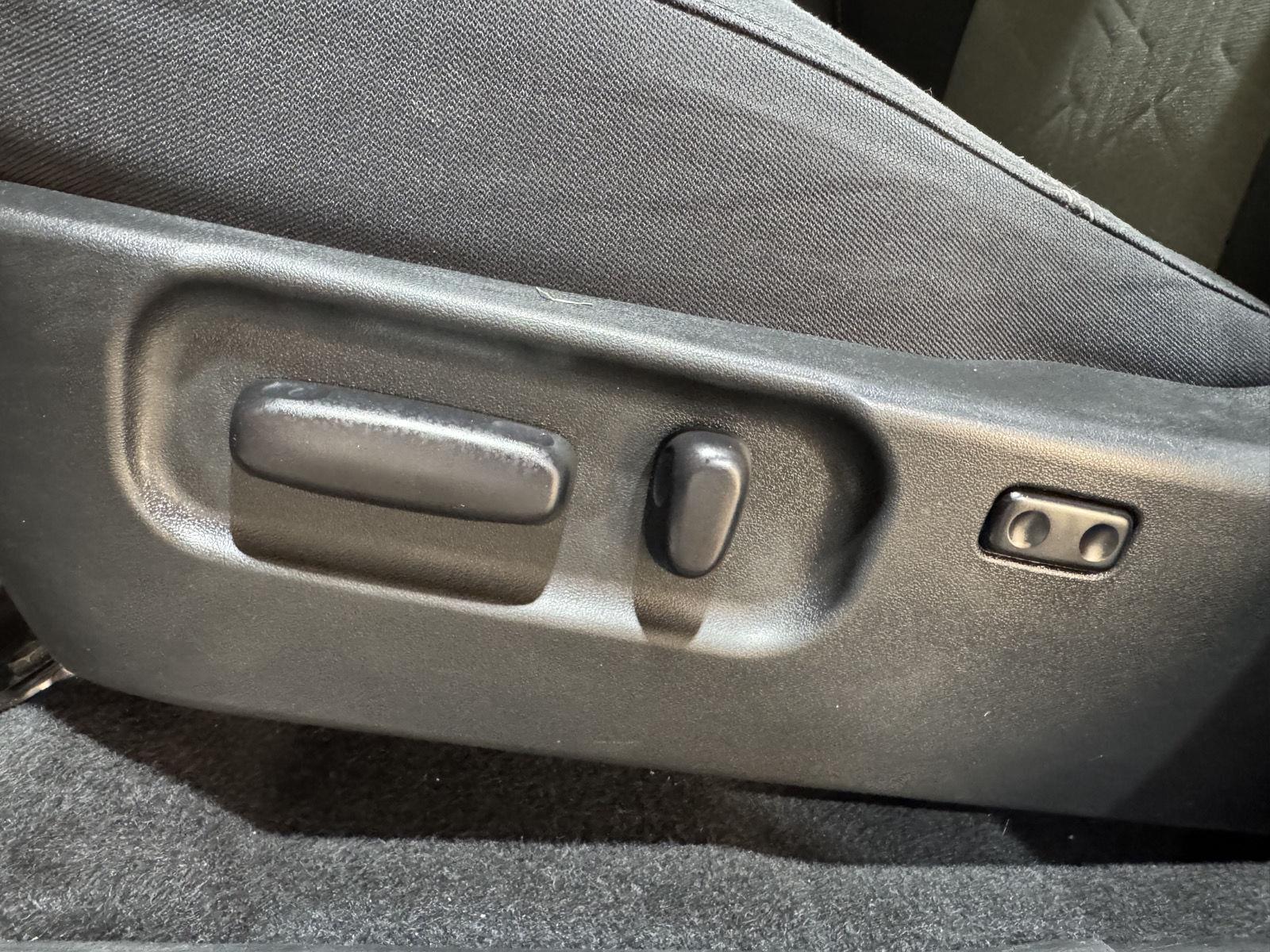 Vehicle photo 17