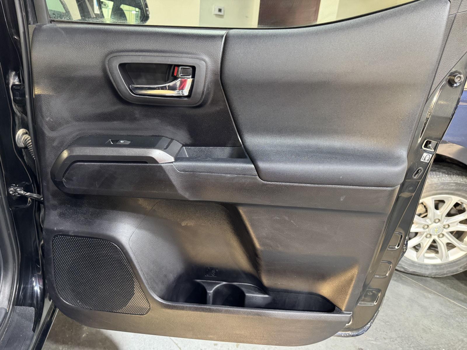 Vehicle photo 22