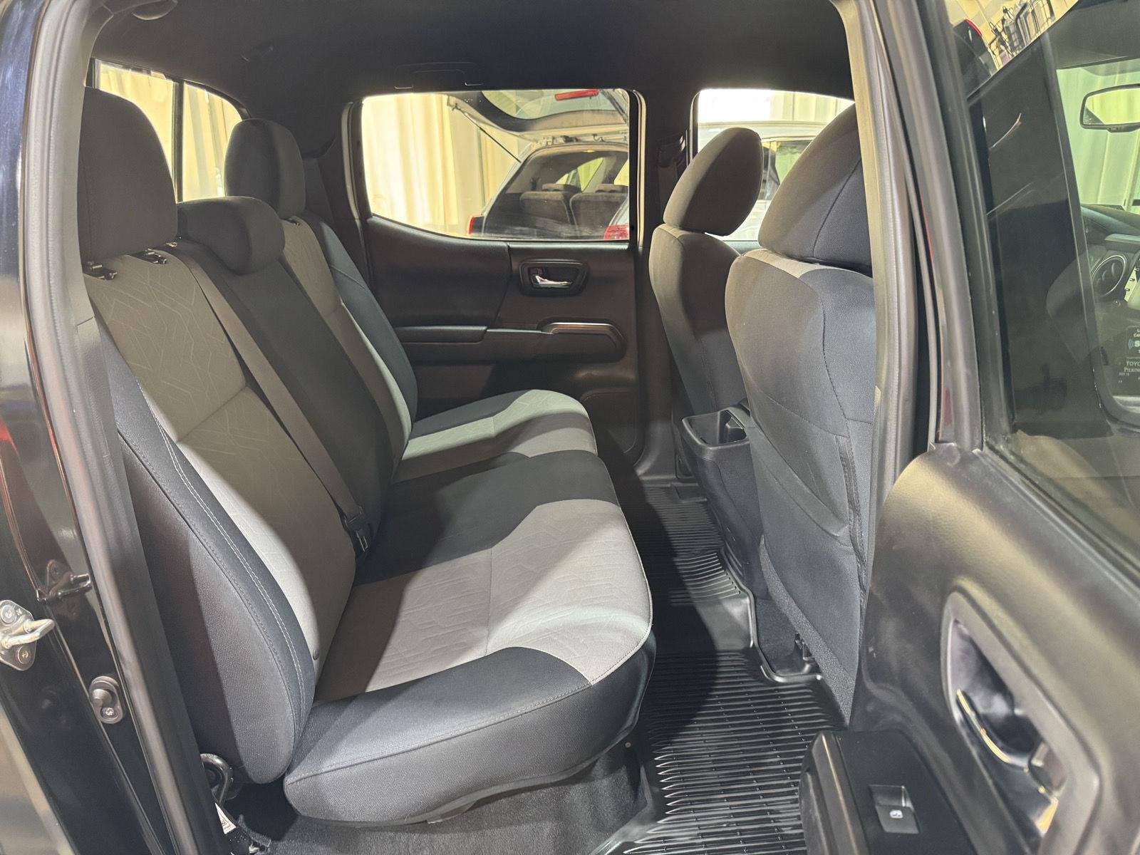 Vehicle photo 23