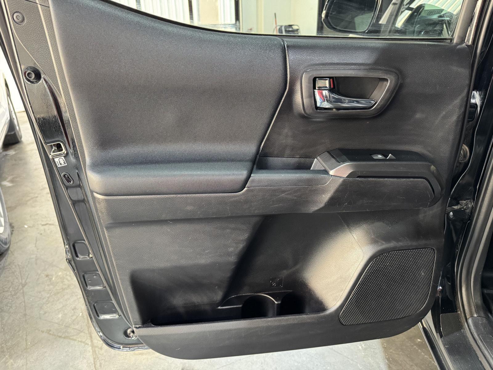 Vehicle photo 24