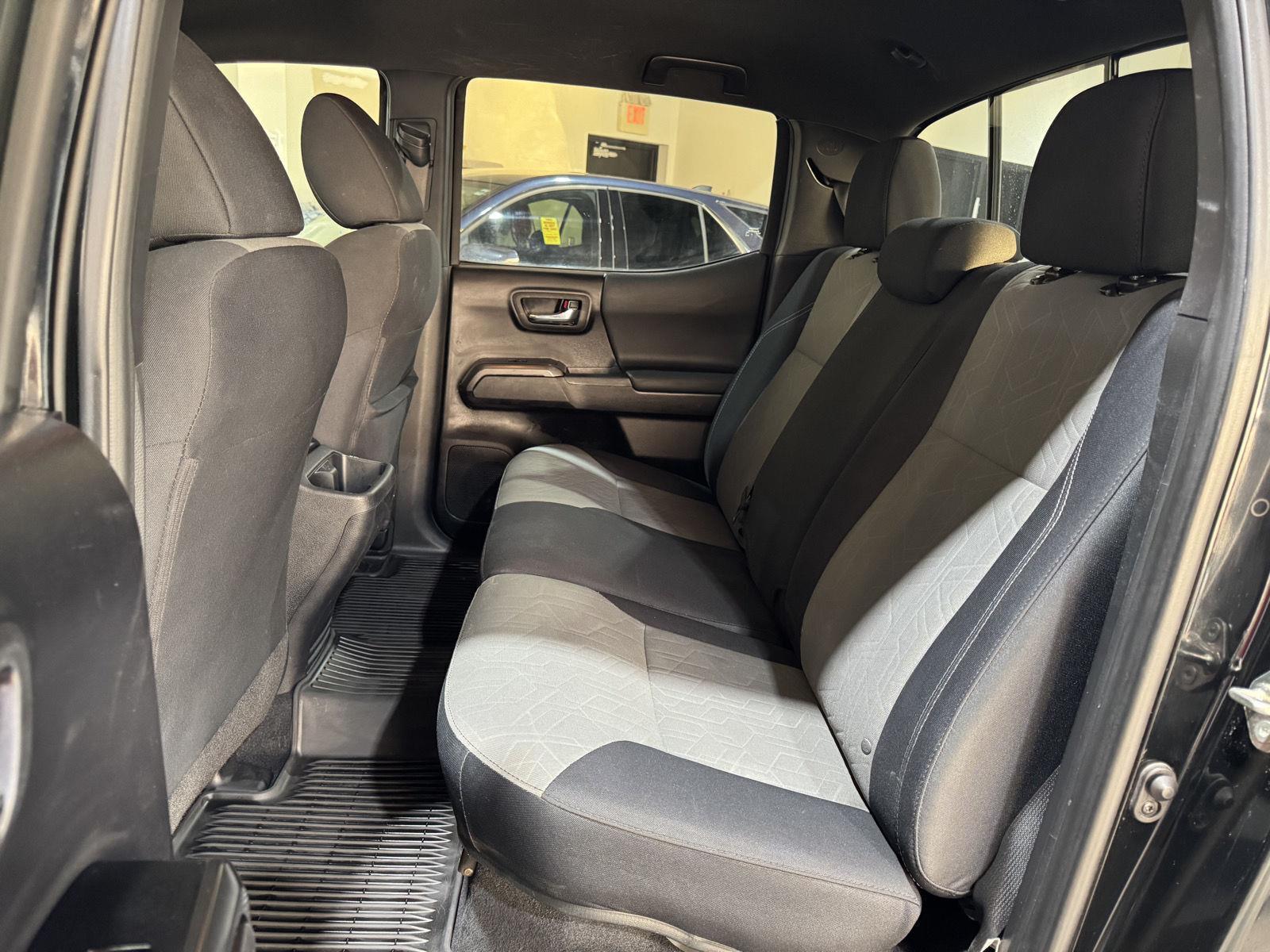 Vehicle photo 25