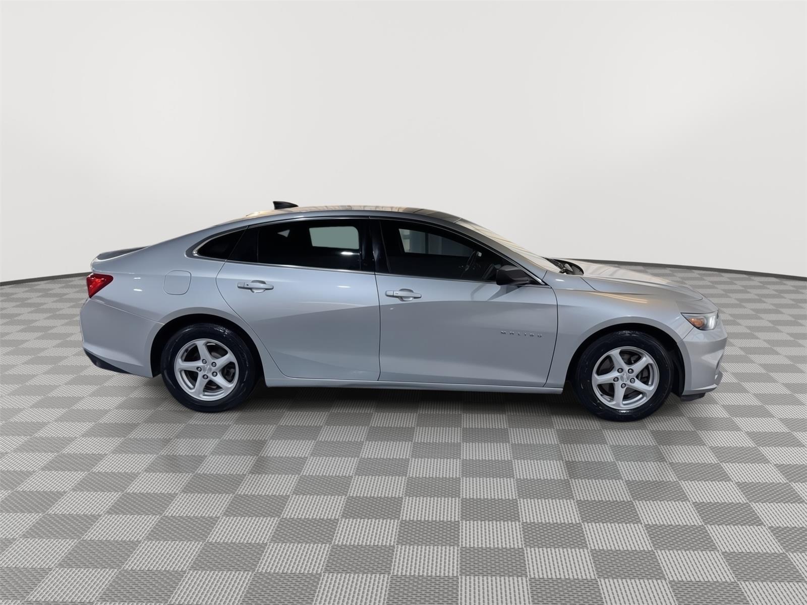 Vehicle photo 6