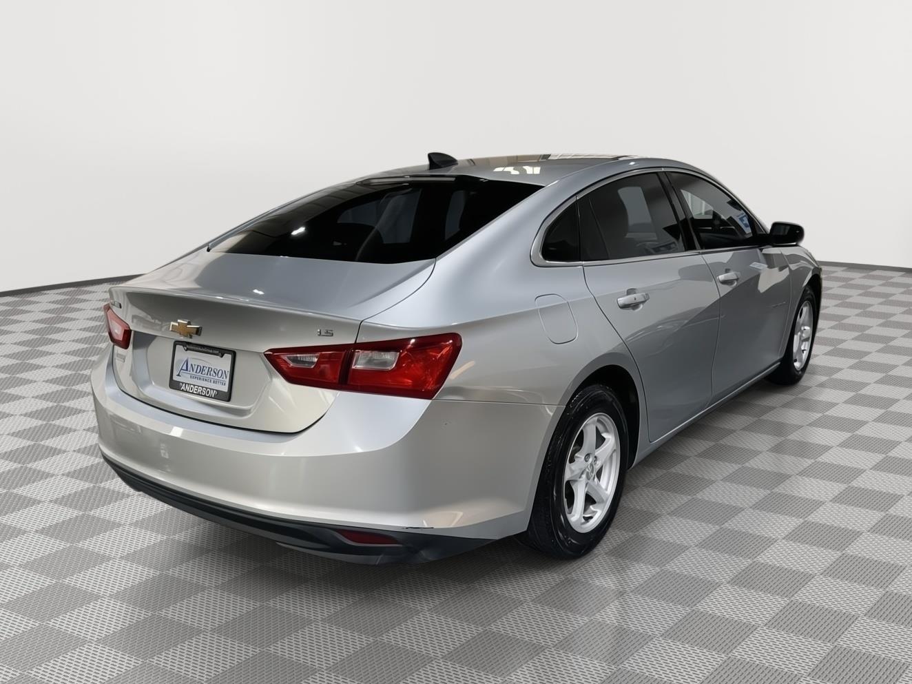 Vehicle photo 7