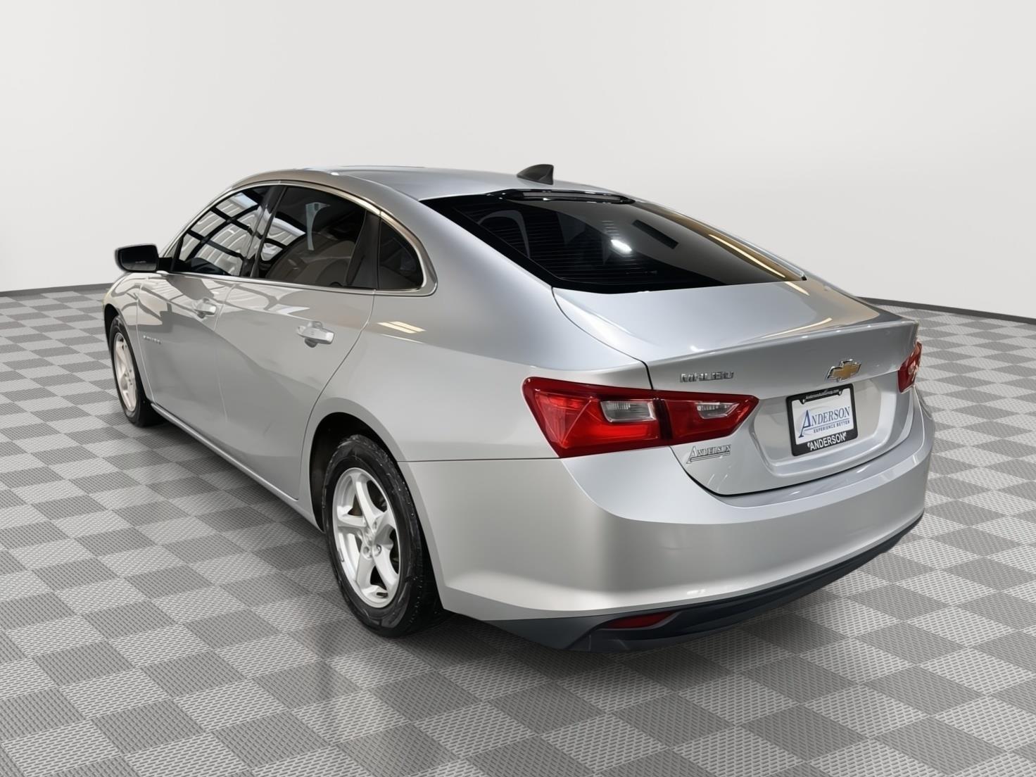 Vehicle photo 9
