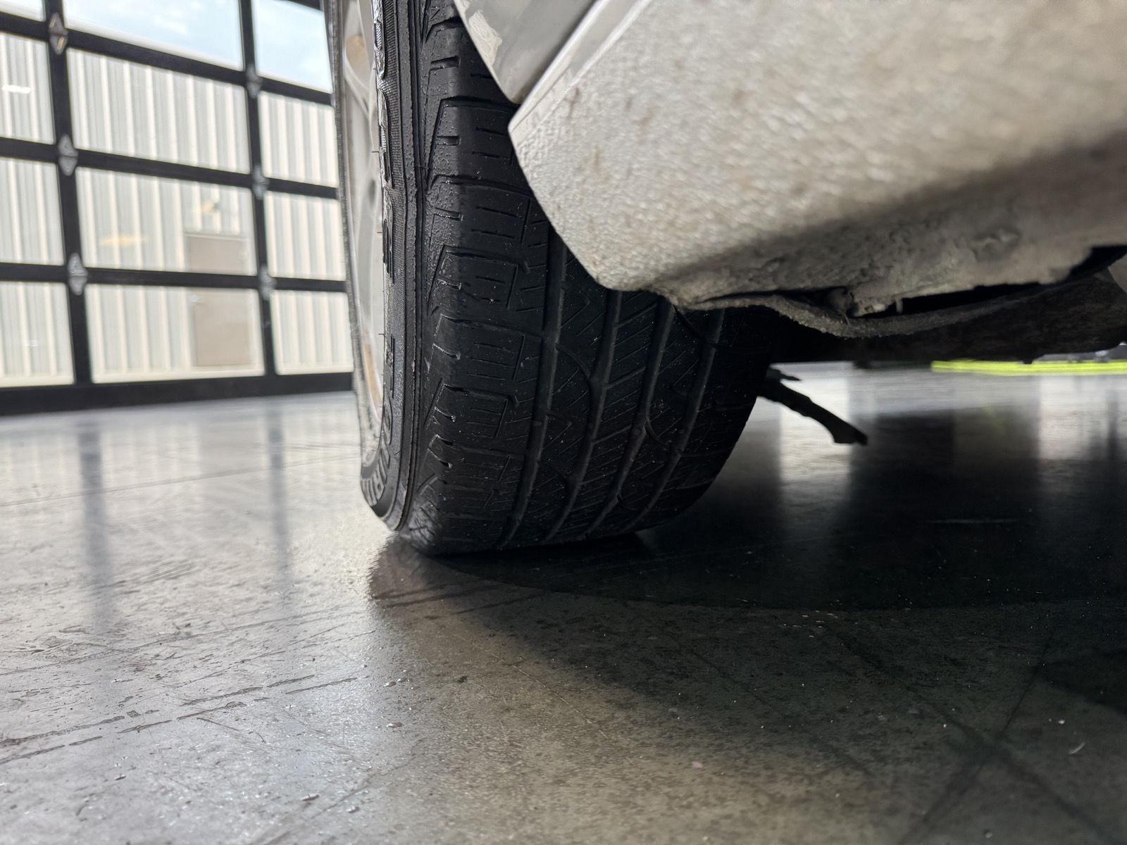 Vehicle photo 11