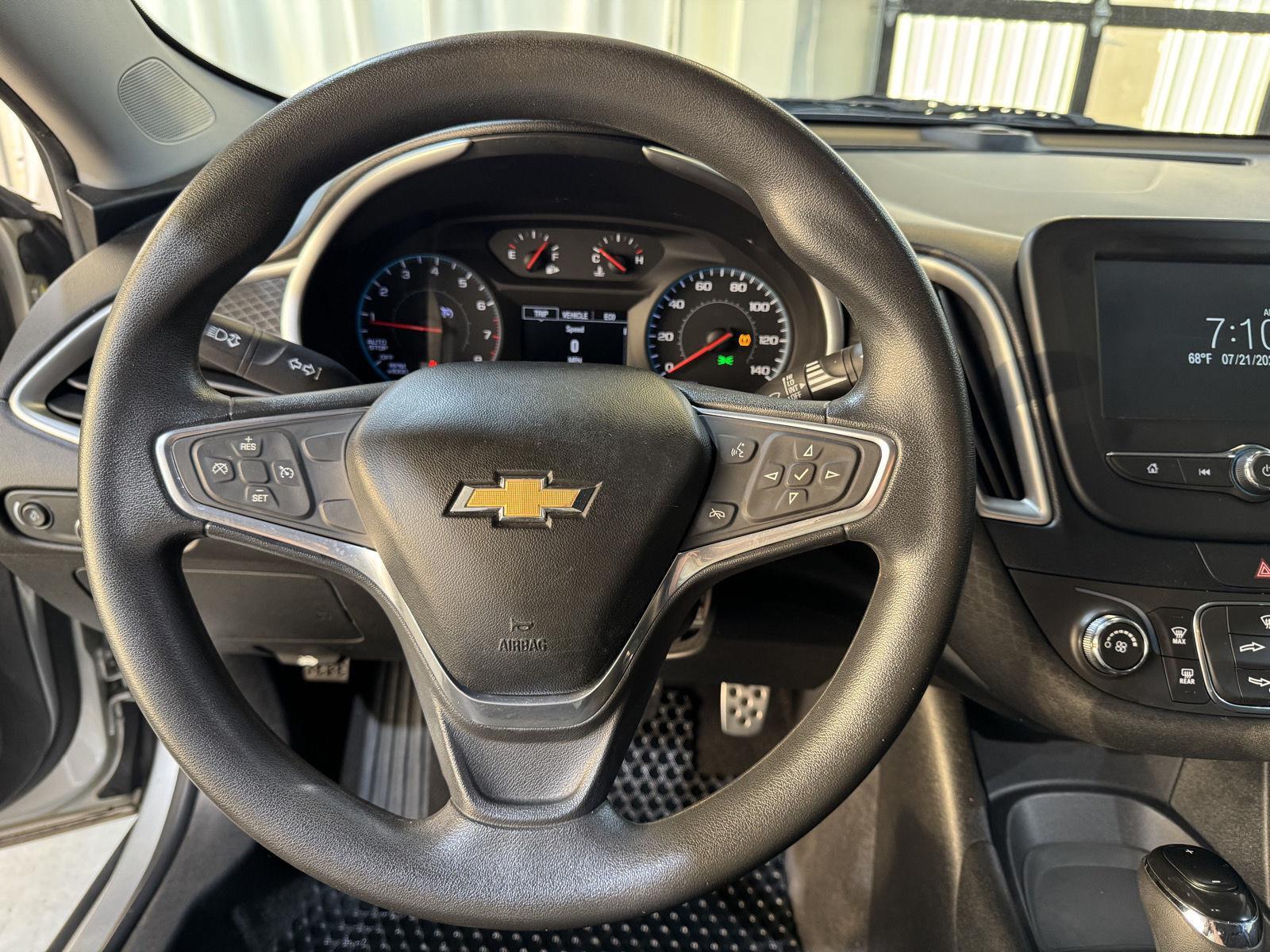 Vehicle photo 12