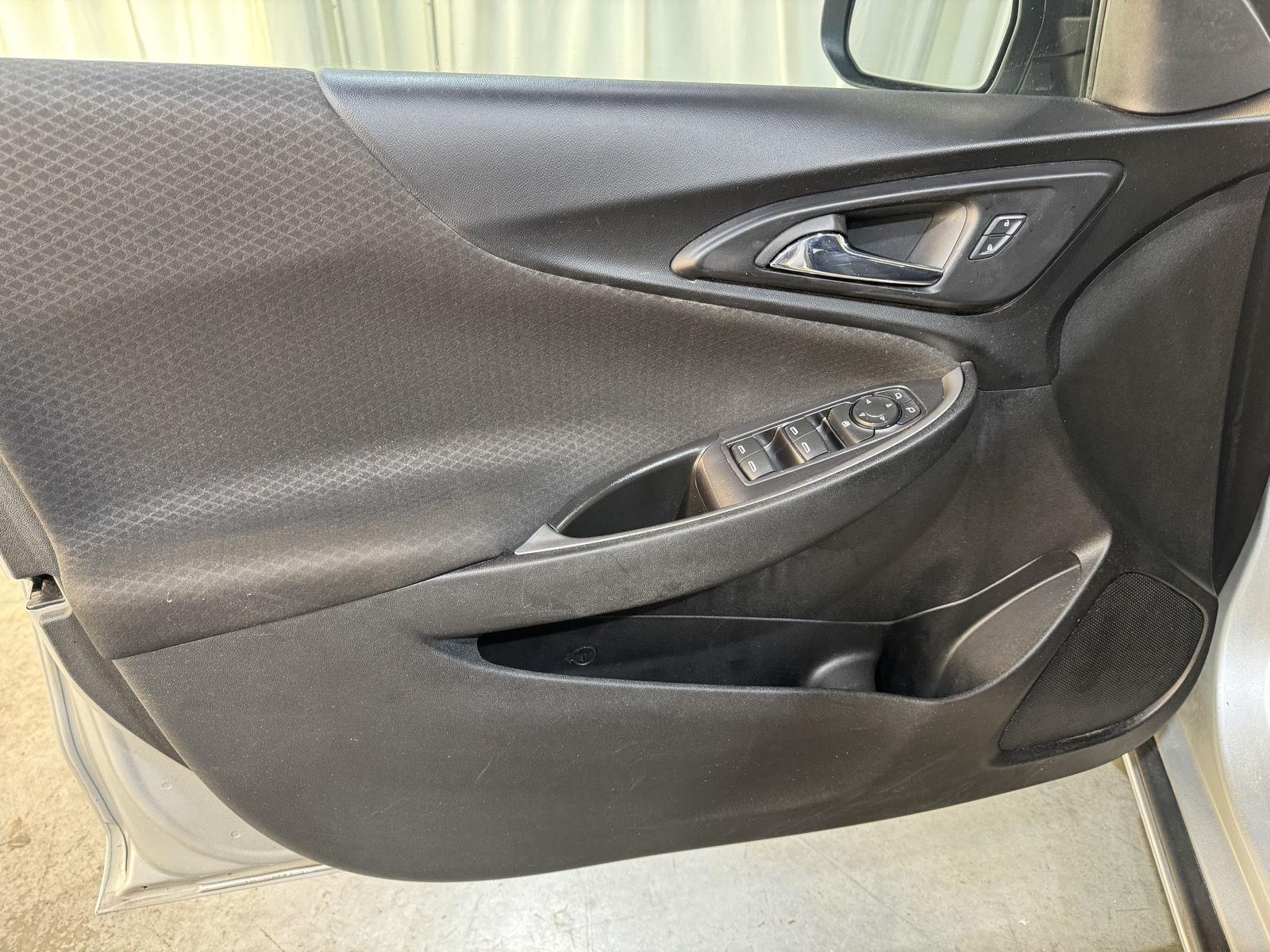 Vehicle photo 17