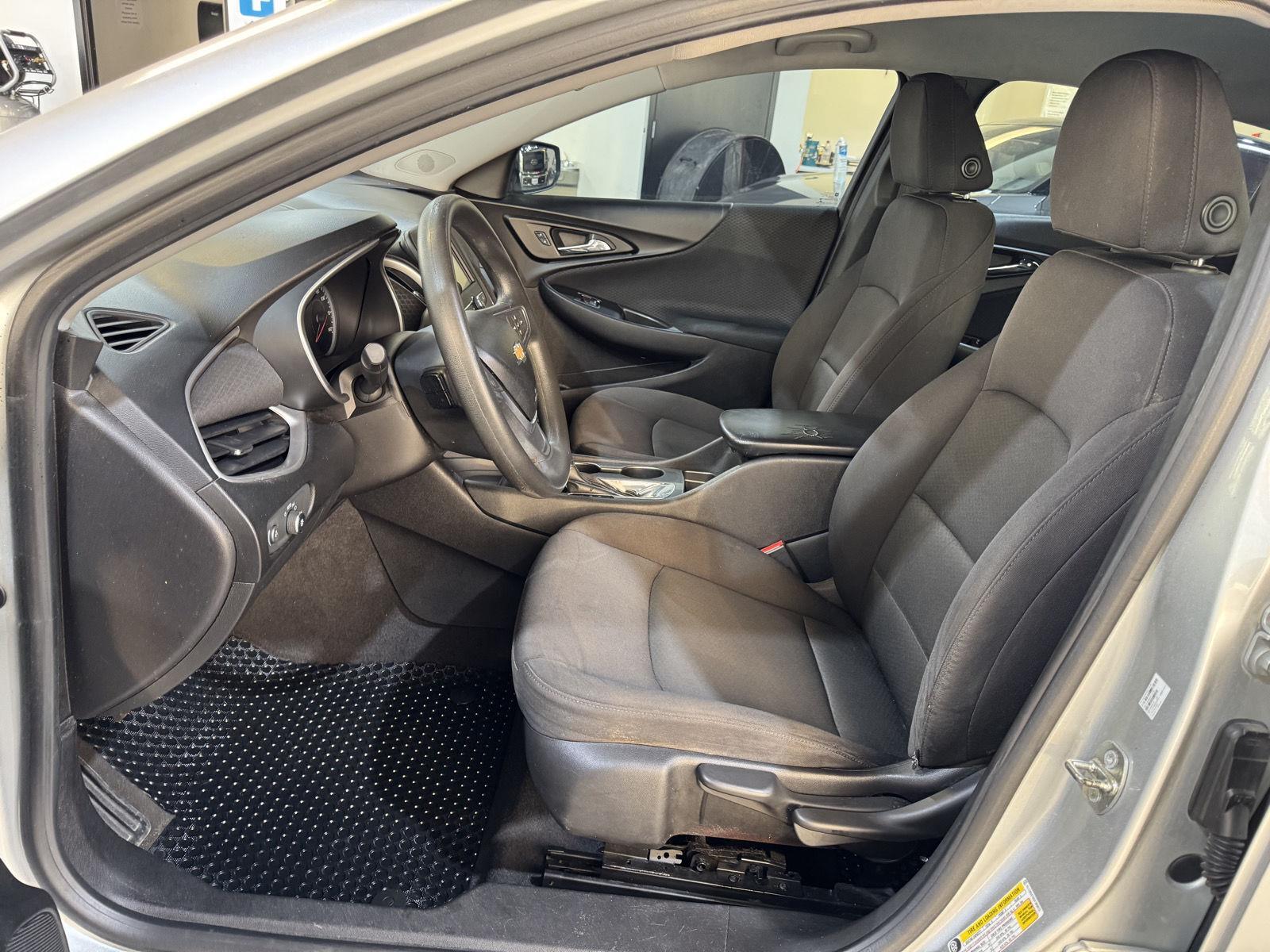 Vehicle photo 18