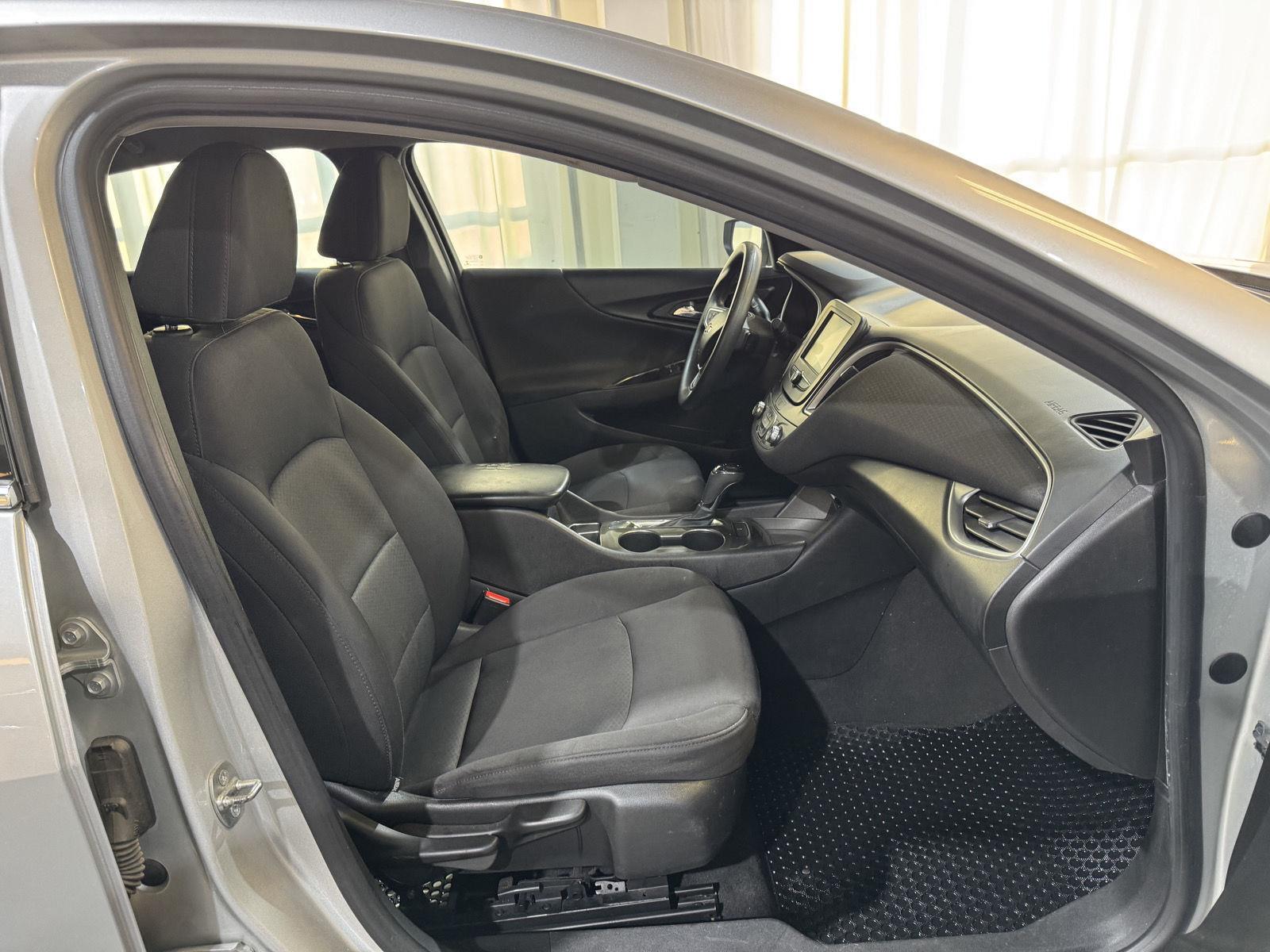 Vehicle photo 22