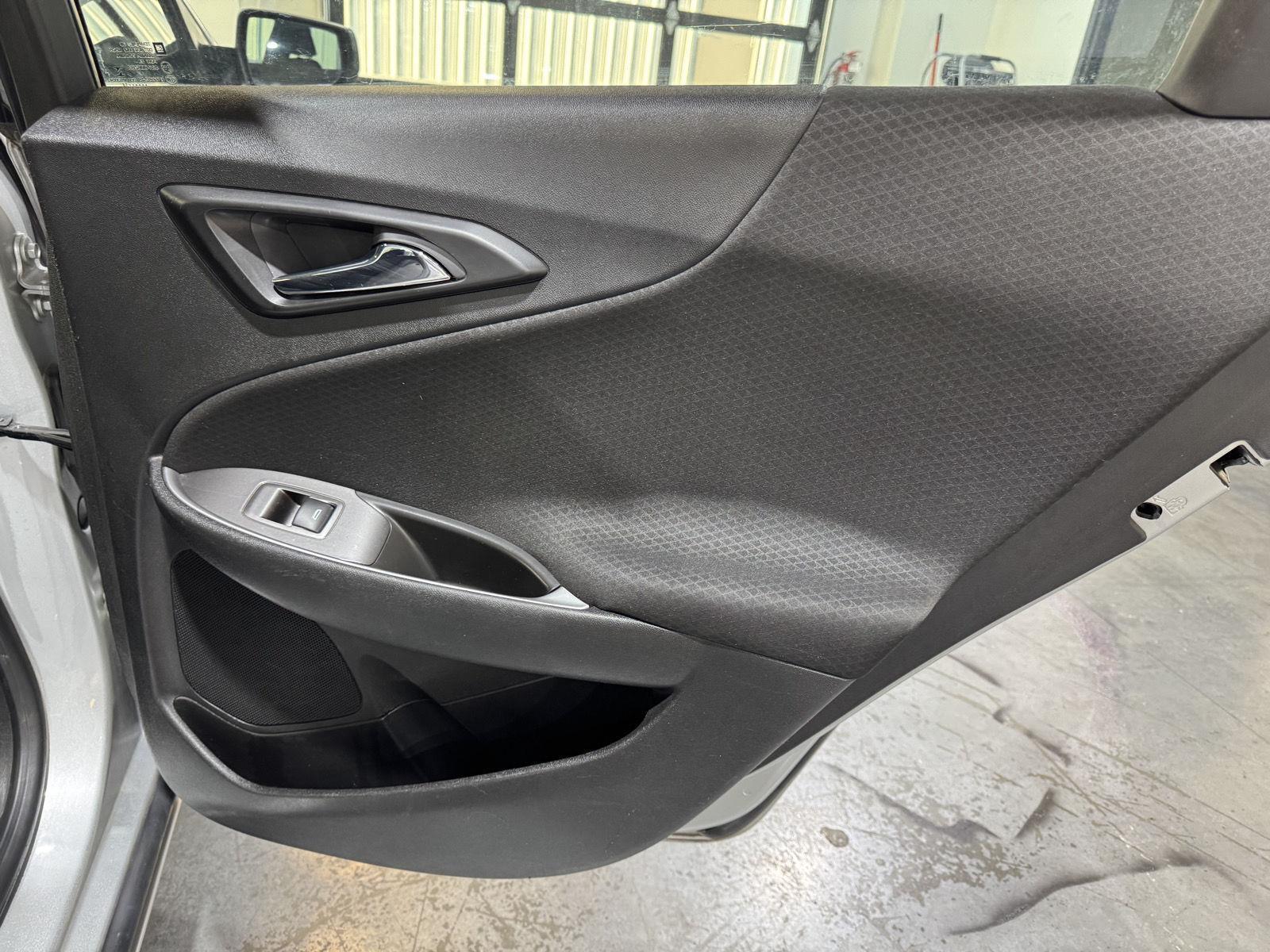 Vehicle photo 23