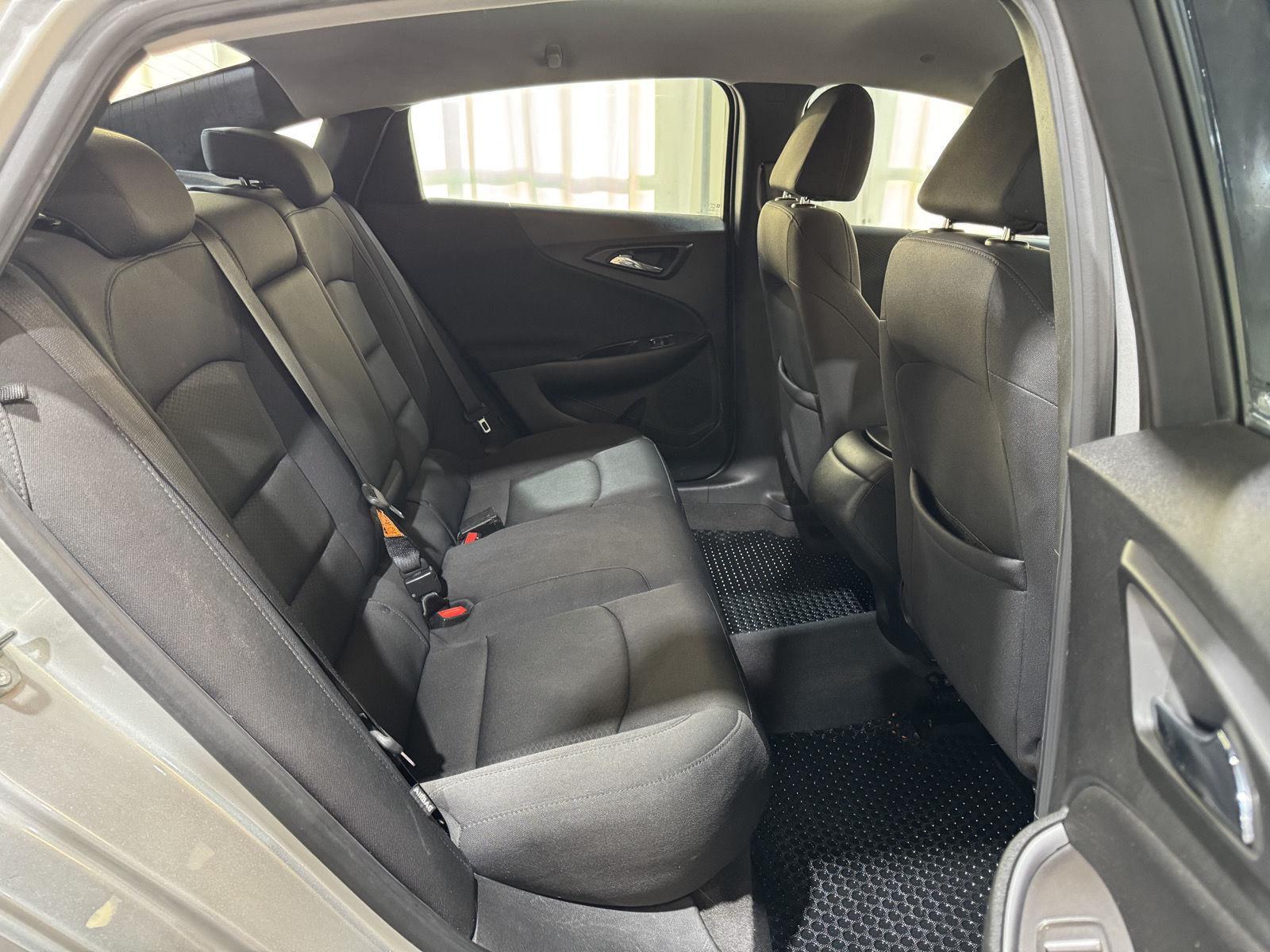 Vehicle photo 24