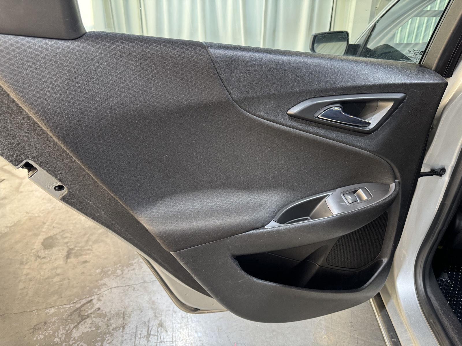 Vehicle photo 25