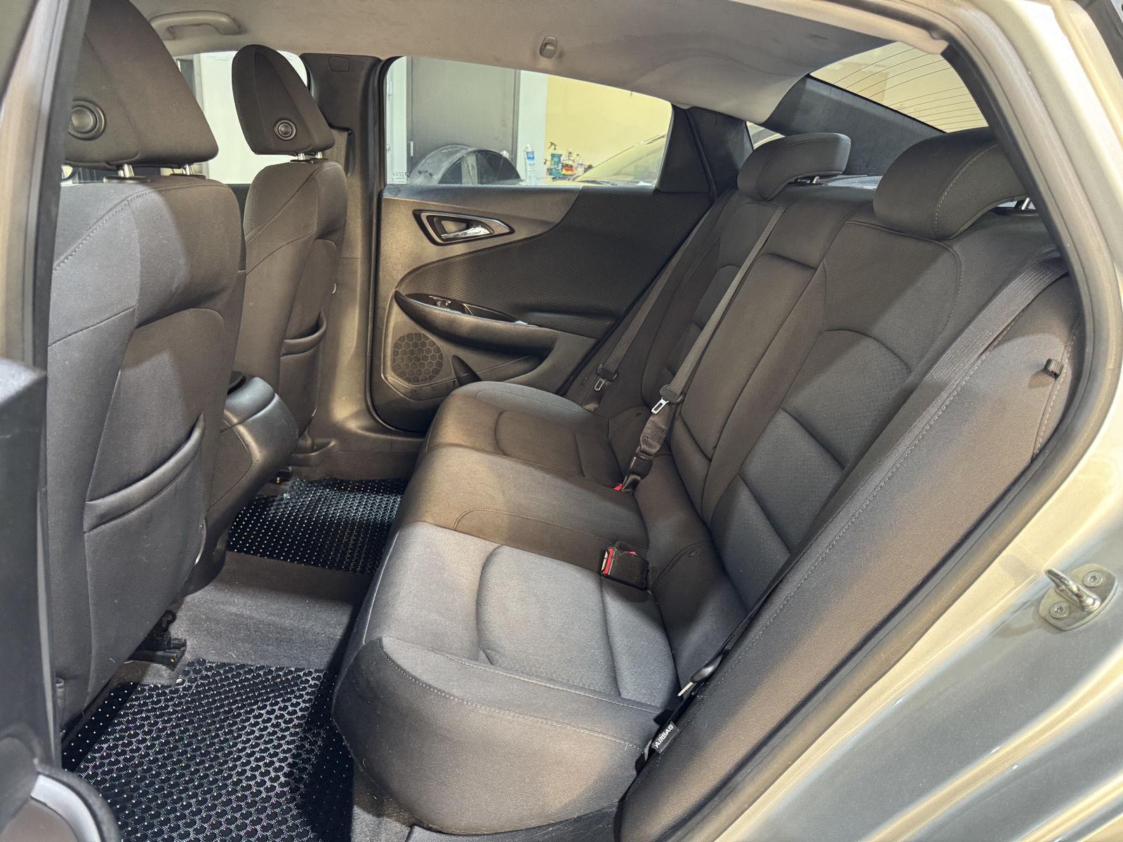 Vehicle photo 26