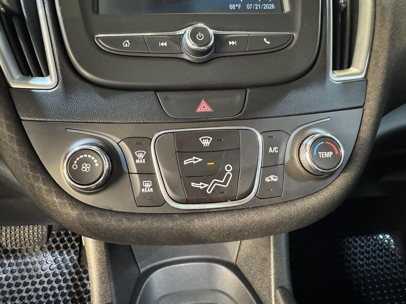 Vehicle photo 30
