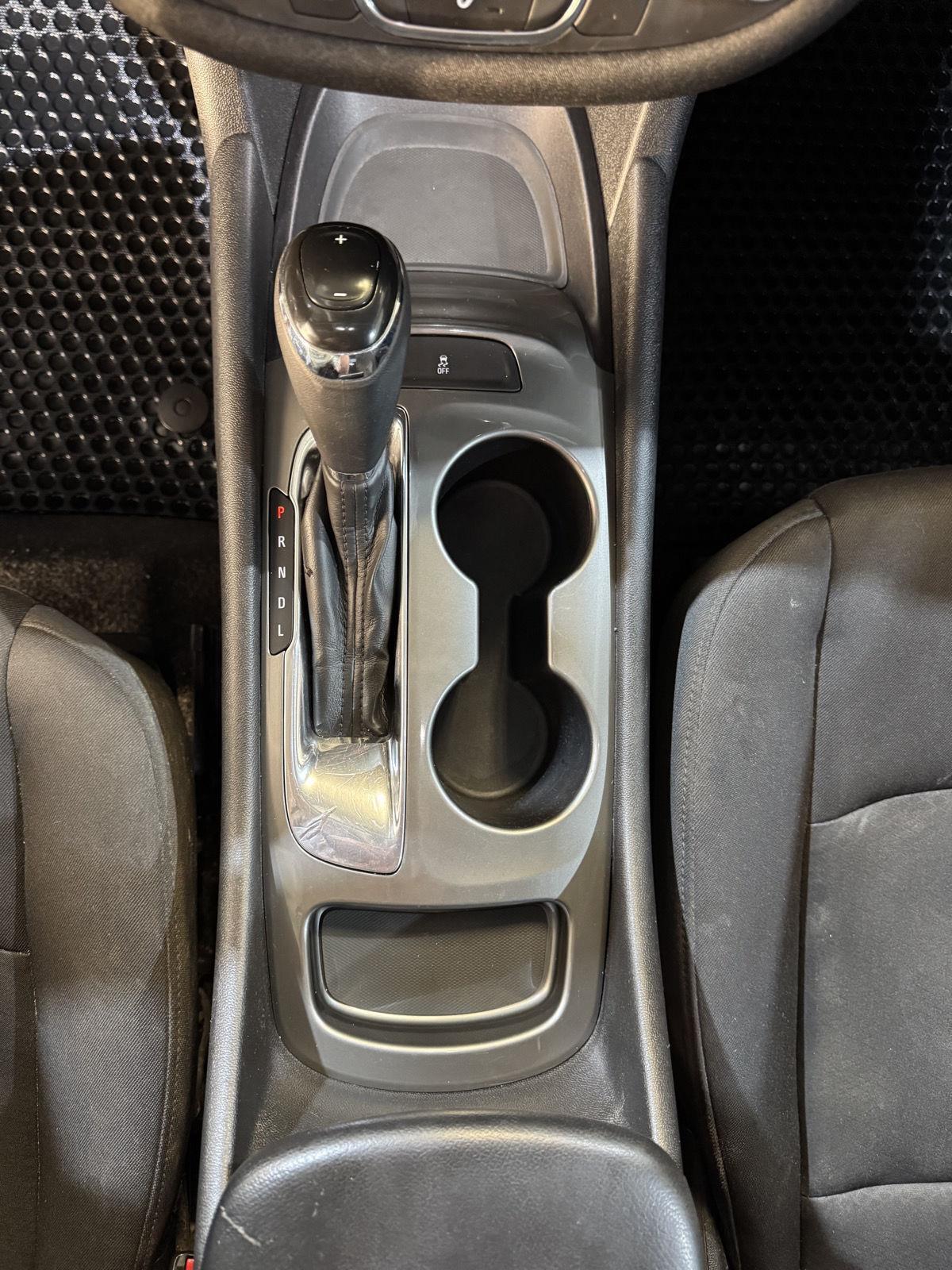 Vehicle photo 32