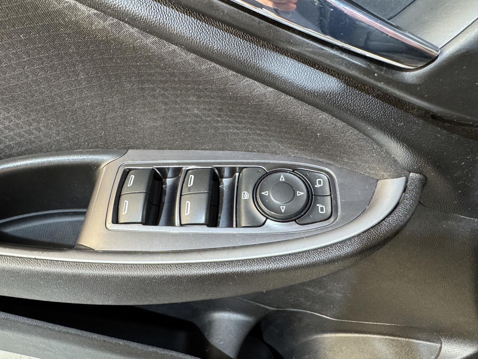 Vehicle photo 34