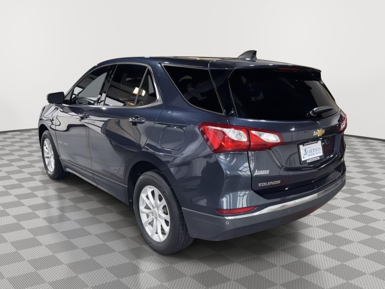 Vehicle photo 9