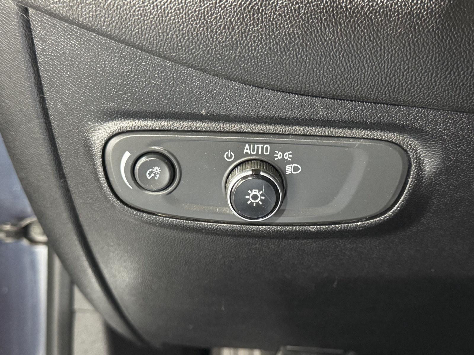 Vehicle photo 16