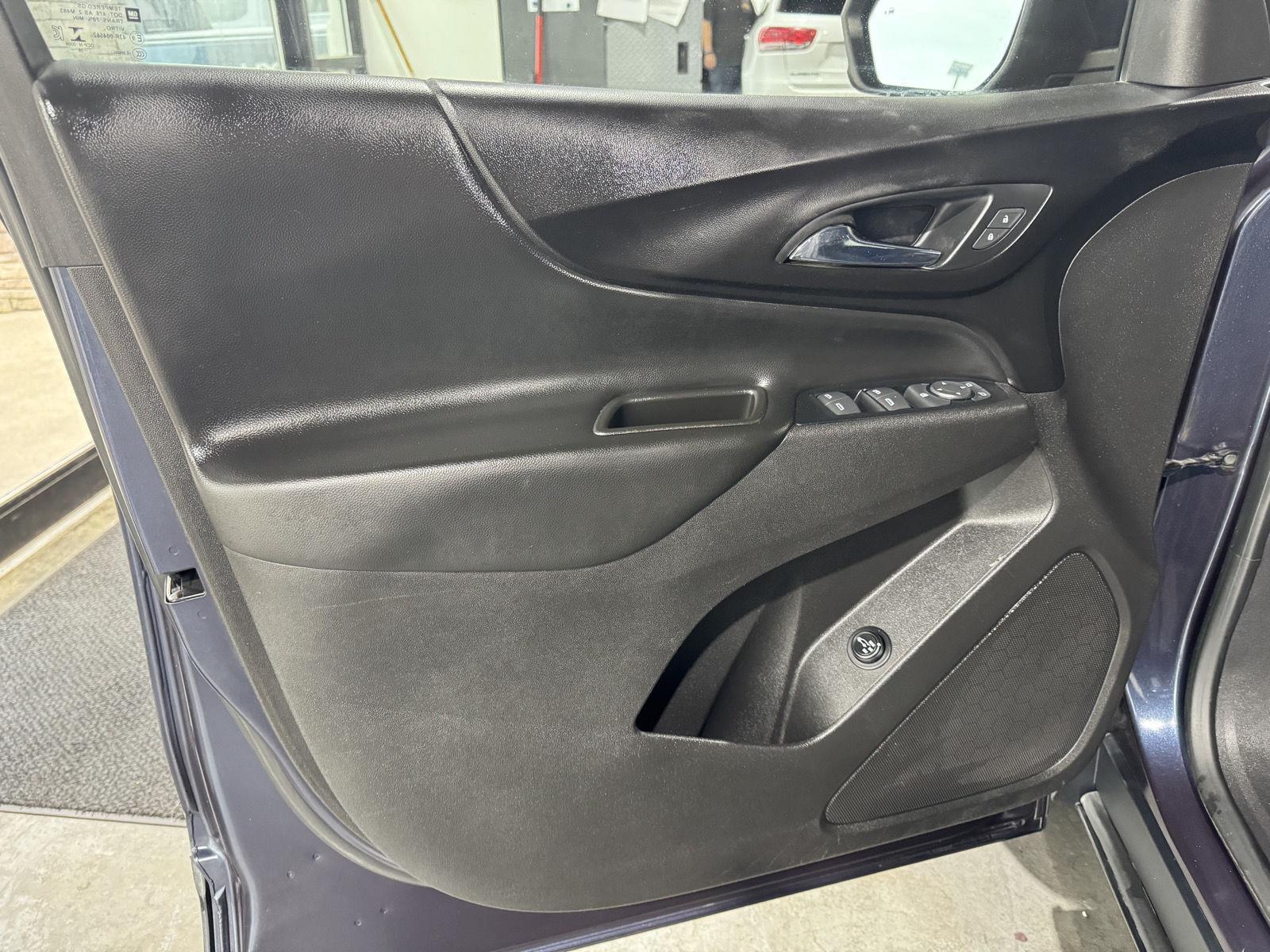 Vehicle photo 17